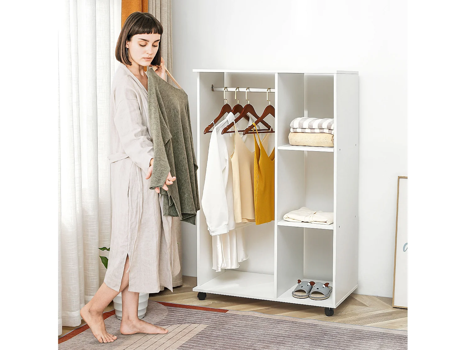 Stand appendiabiti con 3 ripiani attaccapanni e ruote in legno