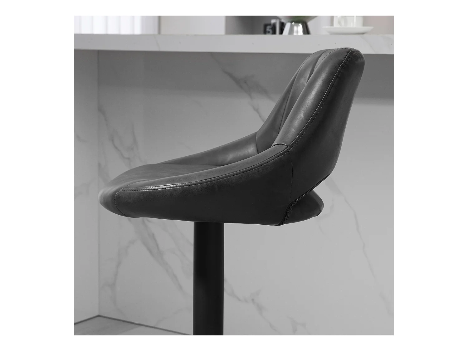 Set 2 sgabelli bar con altezza regolabile in finta pelle nero