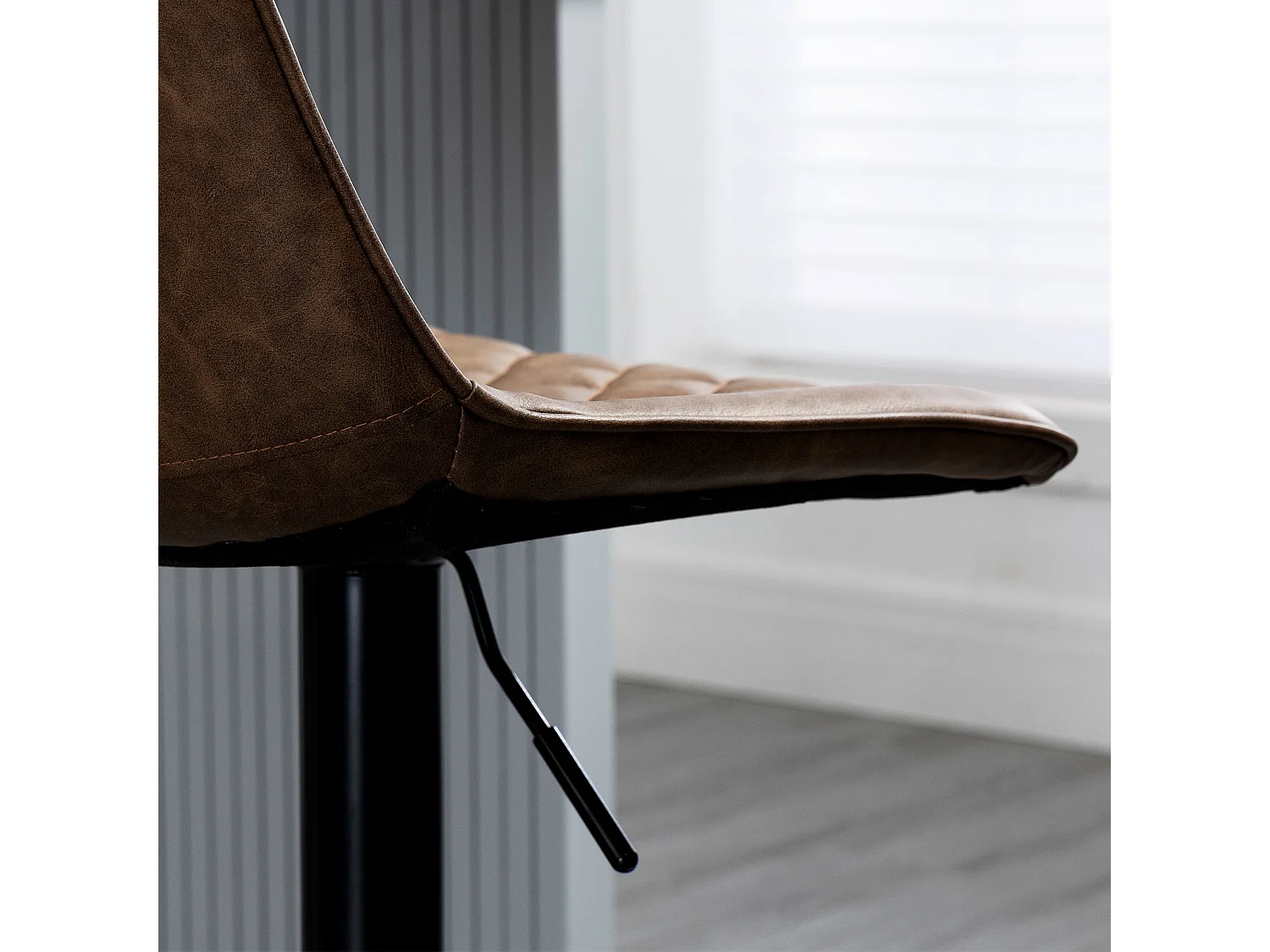 Set 2 sgabelli bar girevoli con altezza regolabile finta pelle marrone