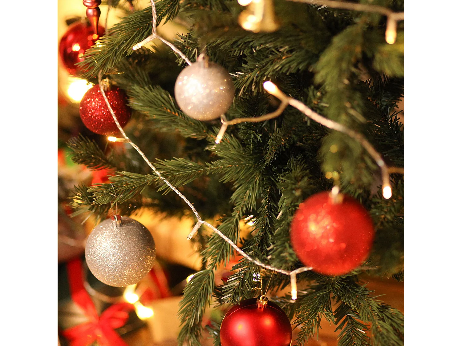 Albero artificiale gigante con rami e base pieghevole in pvc verde