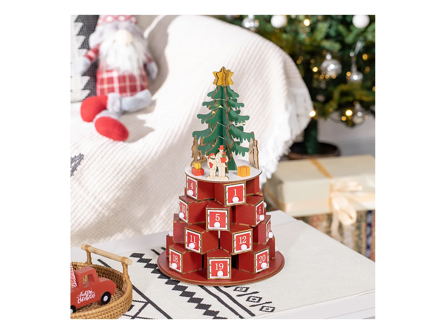 Calendario avvento in legno a cono con motivi a tema e luci led