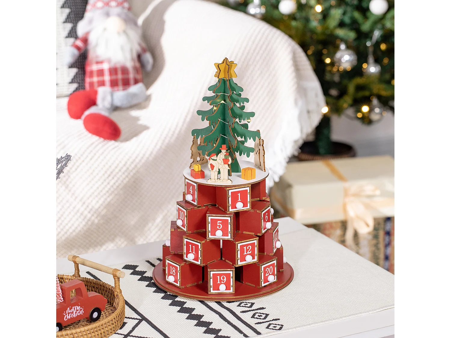 Calendario avvento in legno a cono con motivi a tema e luci led