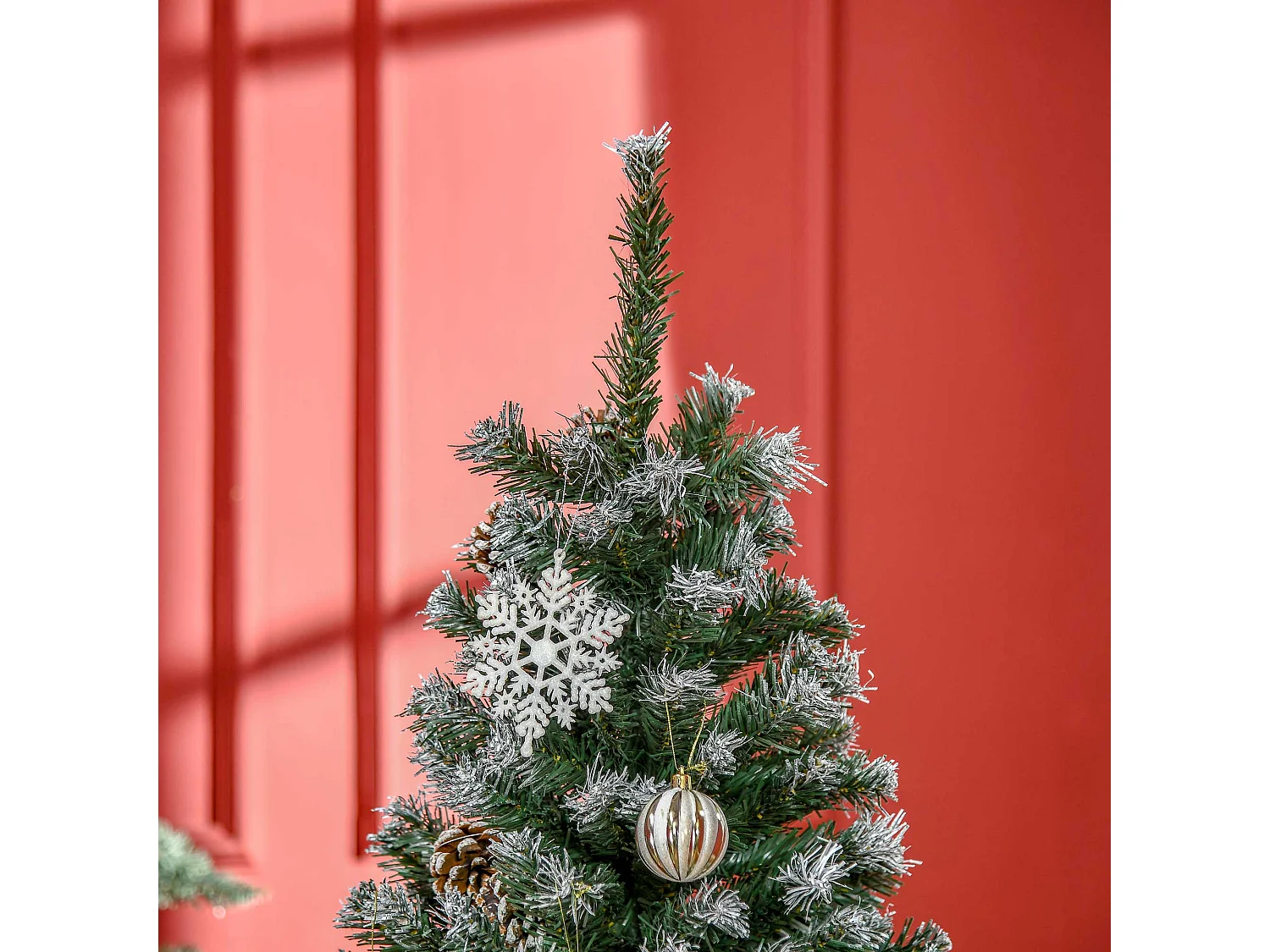 Albero di Natale artificiale innevato alto 150cm con pigne