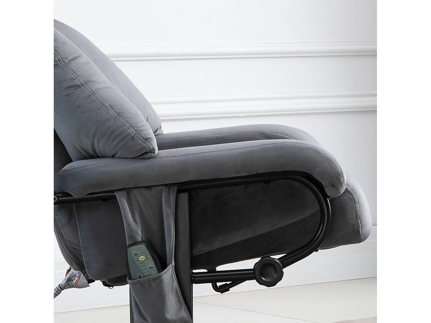 Poltrona massaggiante reclinabile con poggiapiedi e telecomando grigio