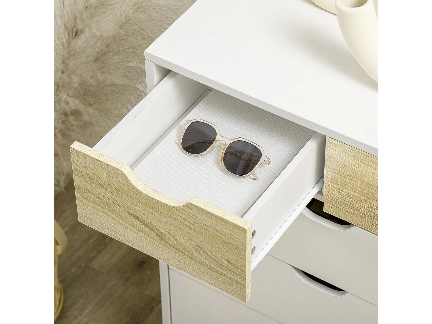 Cassettiera 5 cassetti con maniglie intagliate colore legno e bianco