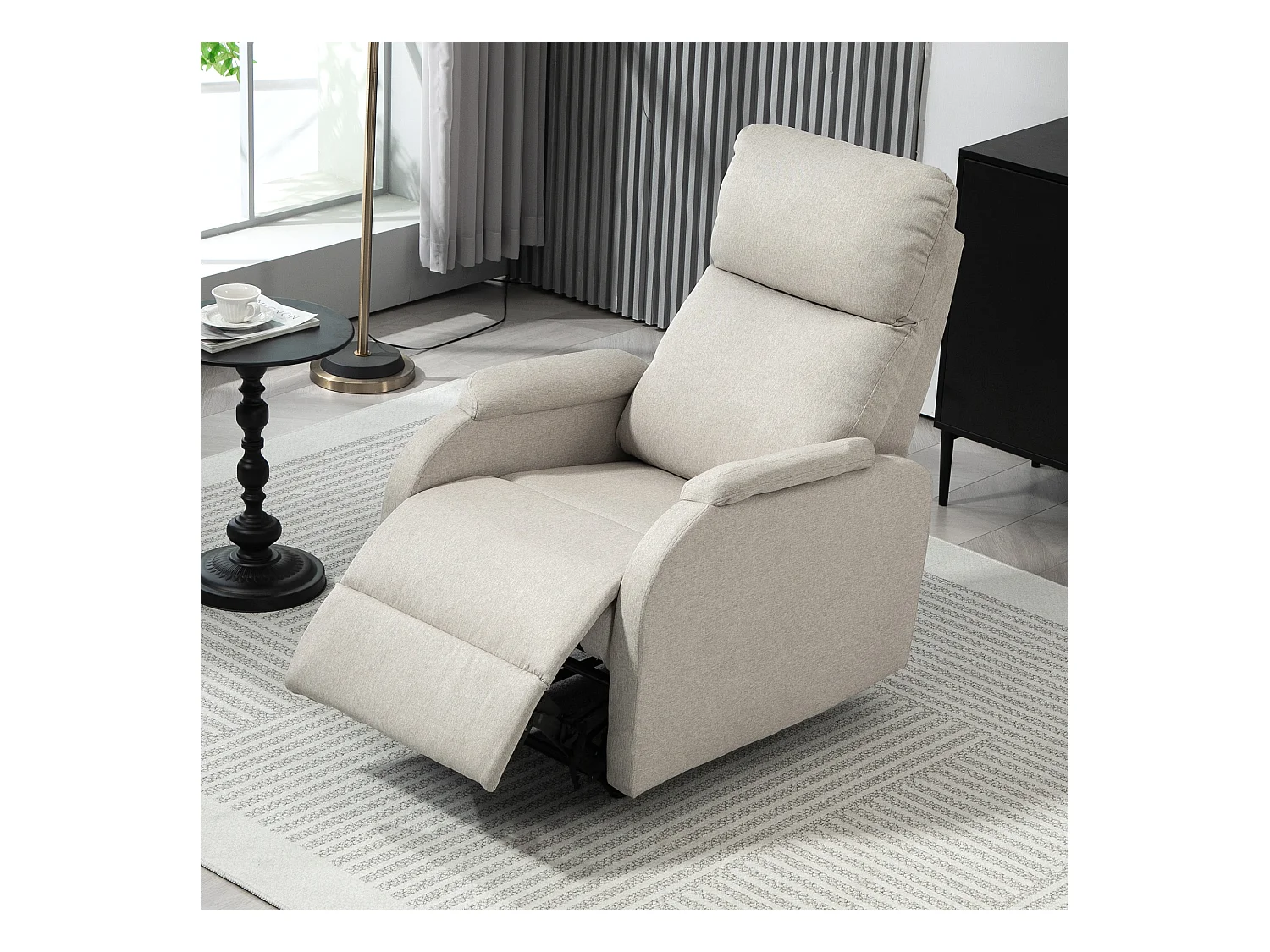 Poltrona reclinabile manualmente con poggiapiedi in tessuto beige