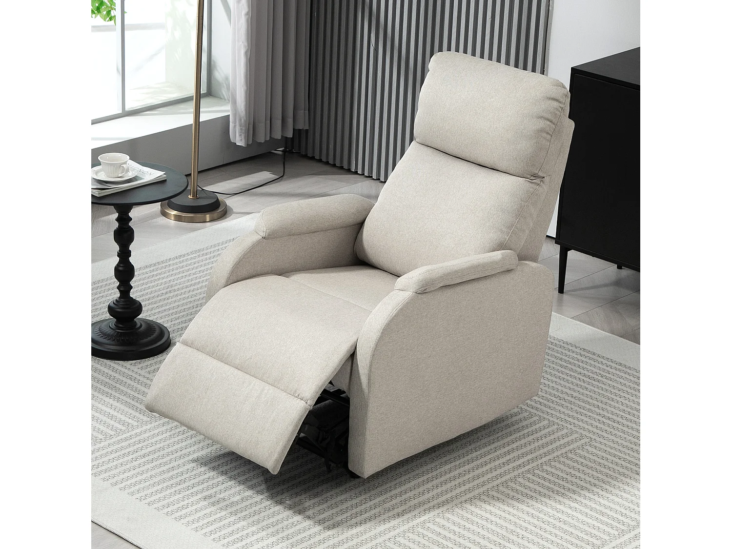 Poltrona reclinabile manualmente con poggiapiedi in tessuto beige