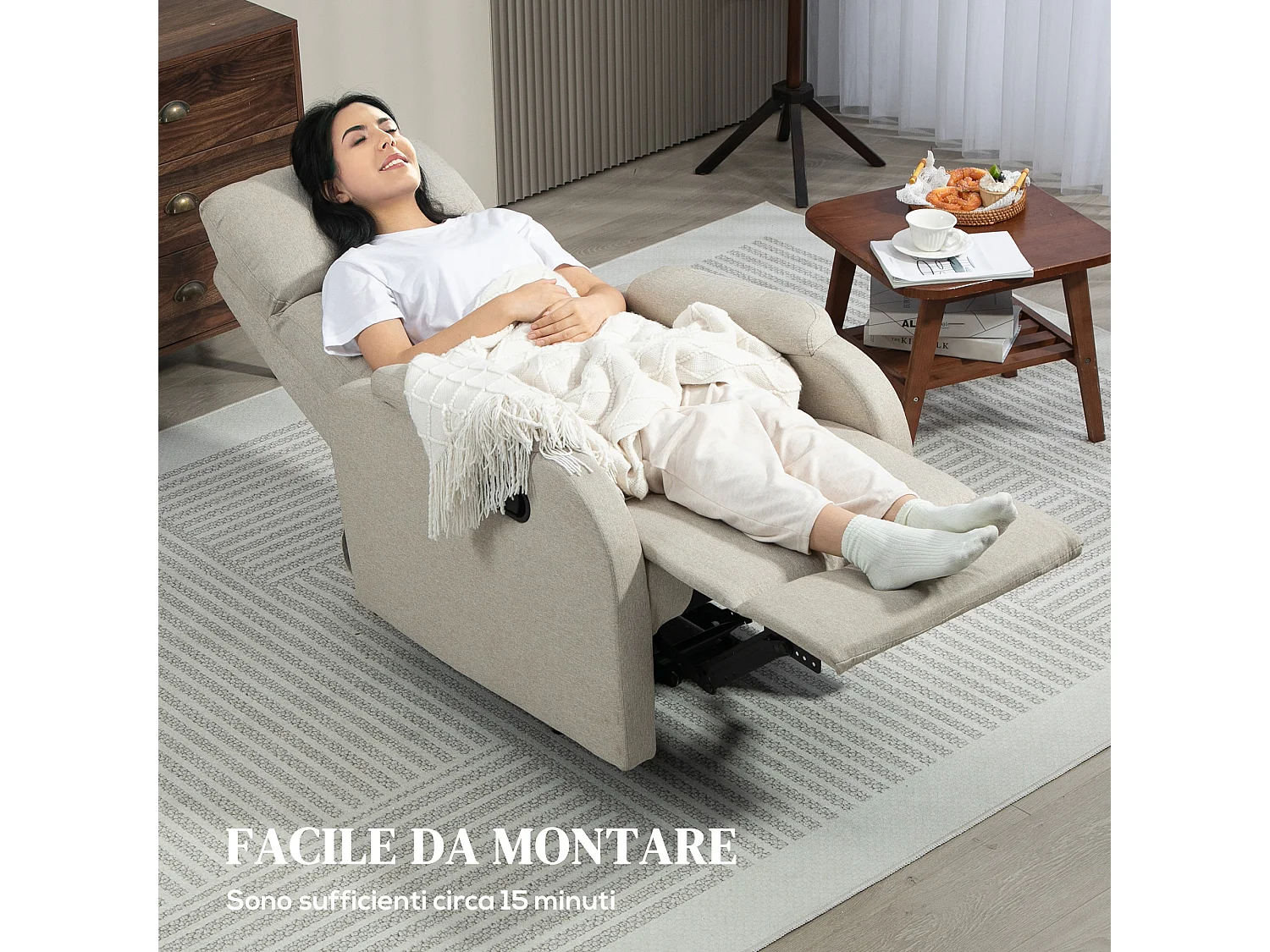 Poltrona reclinabile manualmente con poggiapiedi in tessuto beige