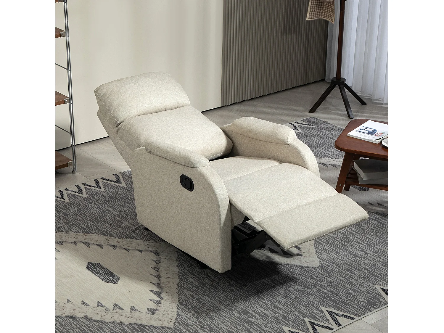 Poltrona reclinabile manualmente con poggiapiedi in tessuto beige