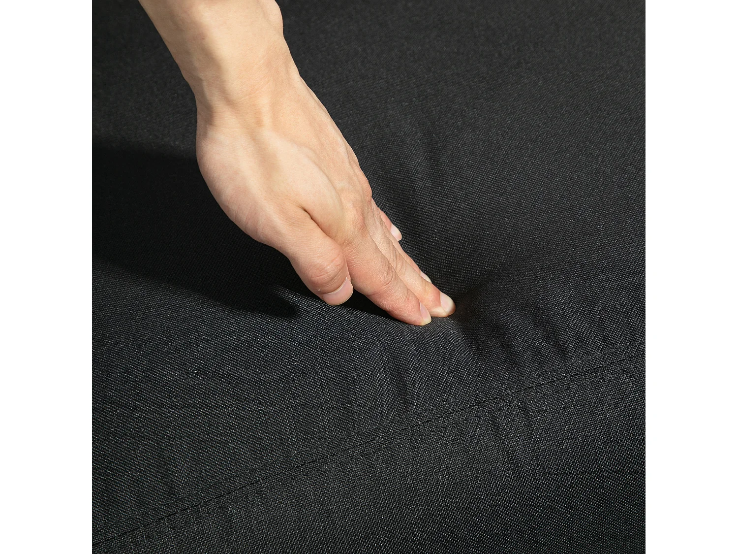 Poltrona relax imbottita con schienale reclinabile in lino nero