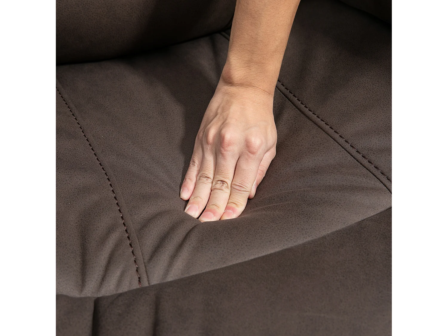 Poltrona relax con reclinazione manuale e poggiapiedi marrone