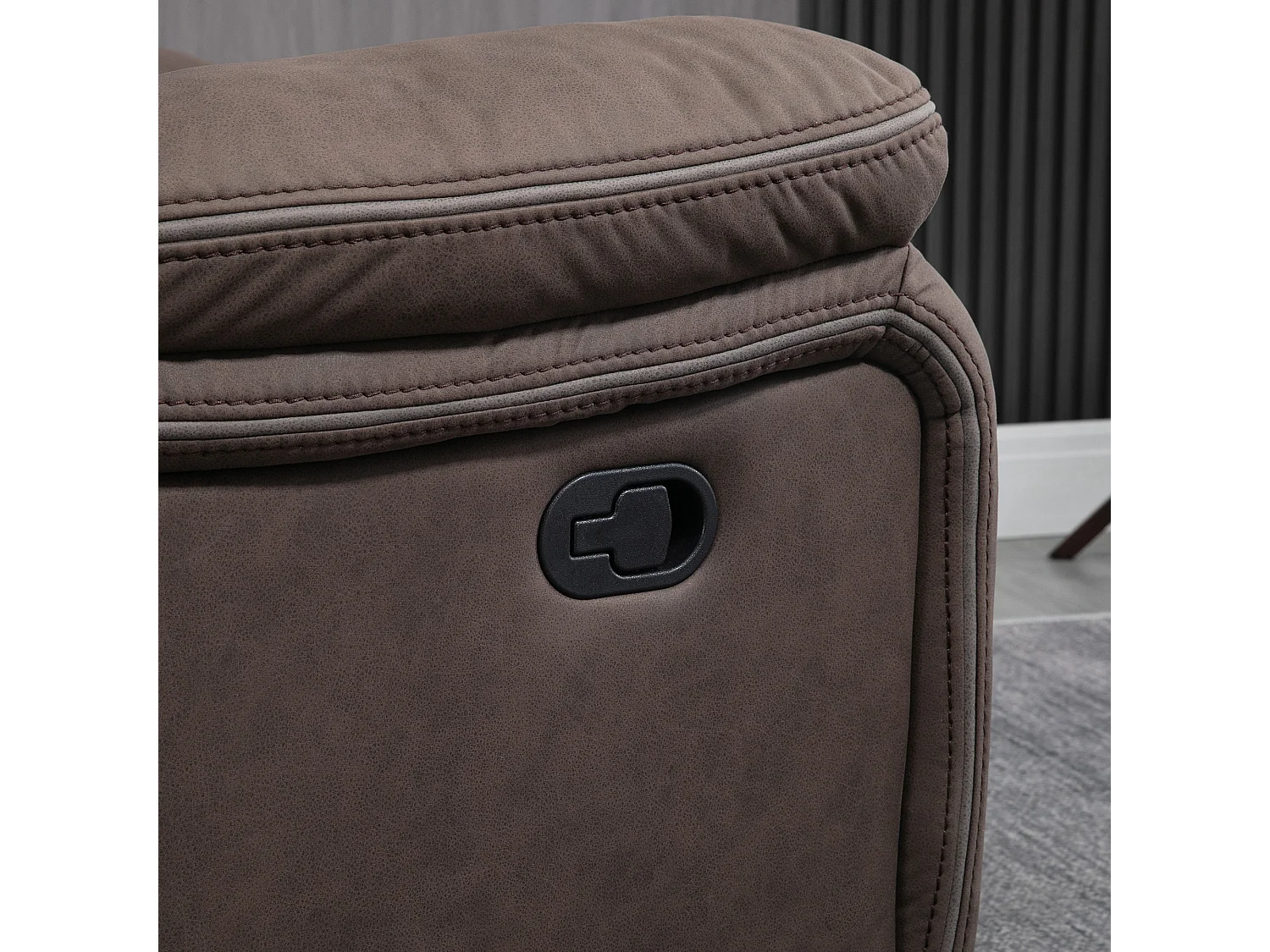 Poltrona relax con reclinazione manuale e poggiapiedi marrone