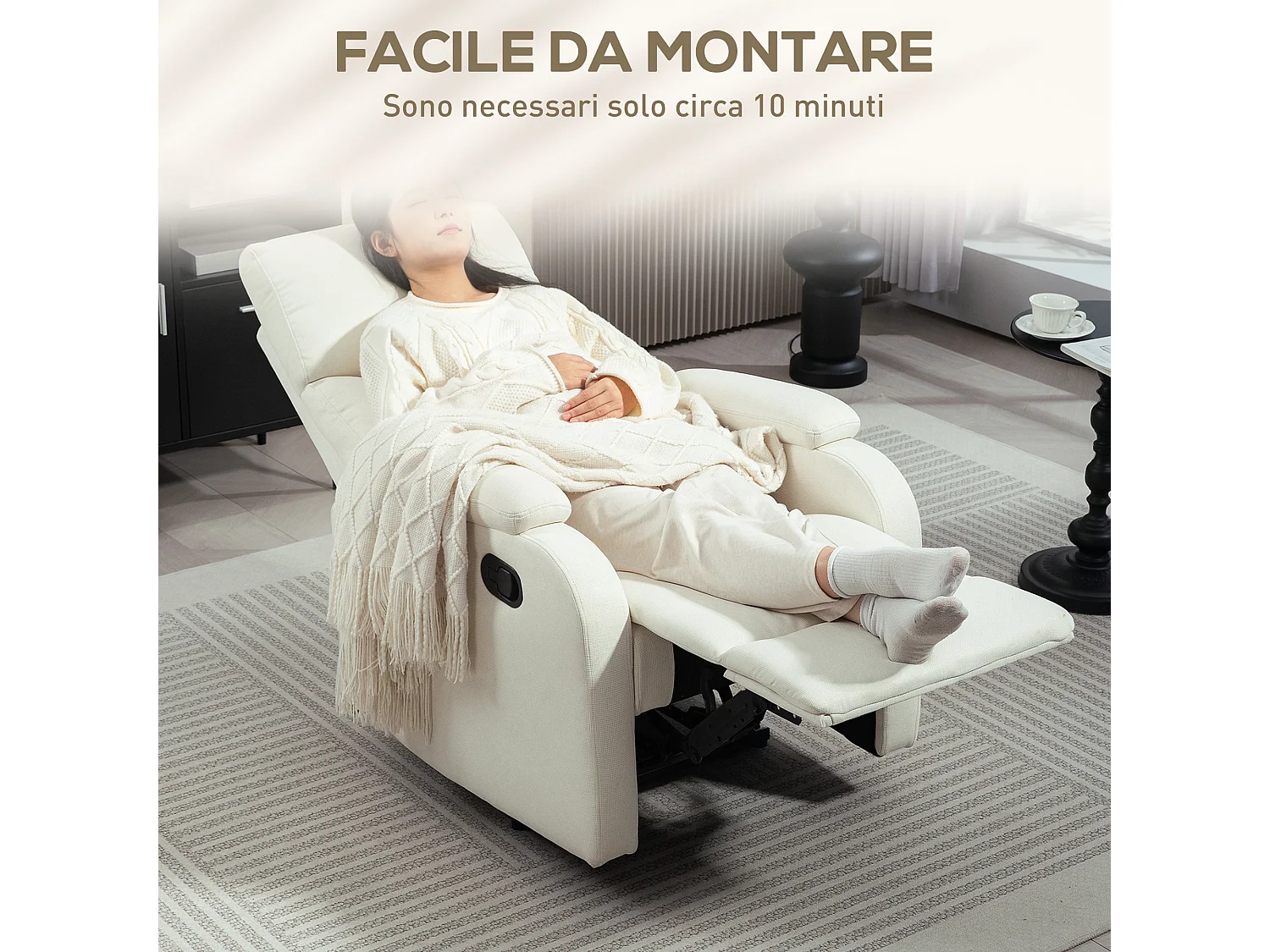Poltrona reclinabile manualmente con poggiapiedi in tessuto crema