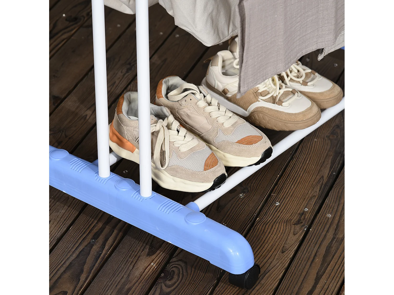 Stendibiancheria 4 livelli con 4 ruote girevoli bianco argento