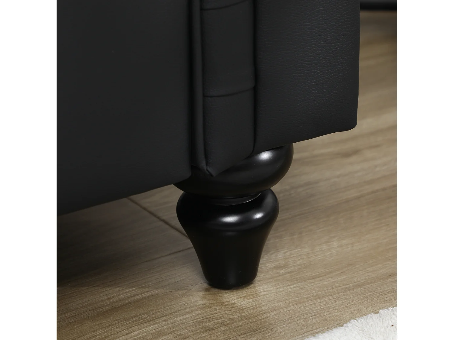 Divano 2 posti in ecopelle marrone scuro con gambe in legno