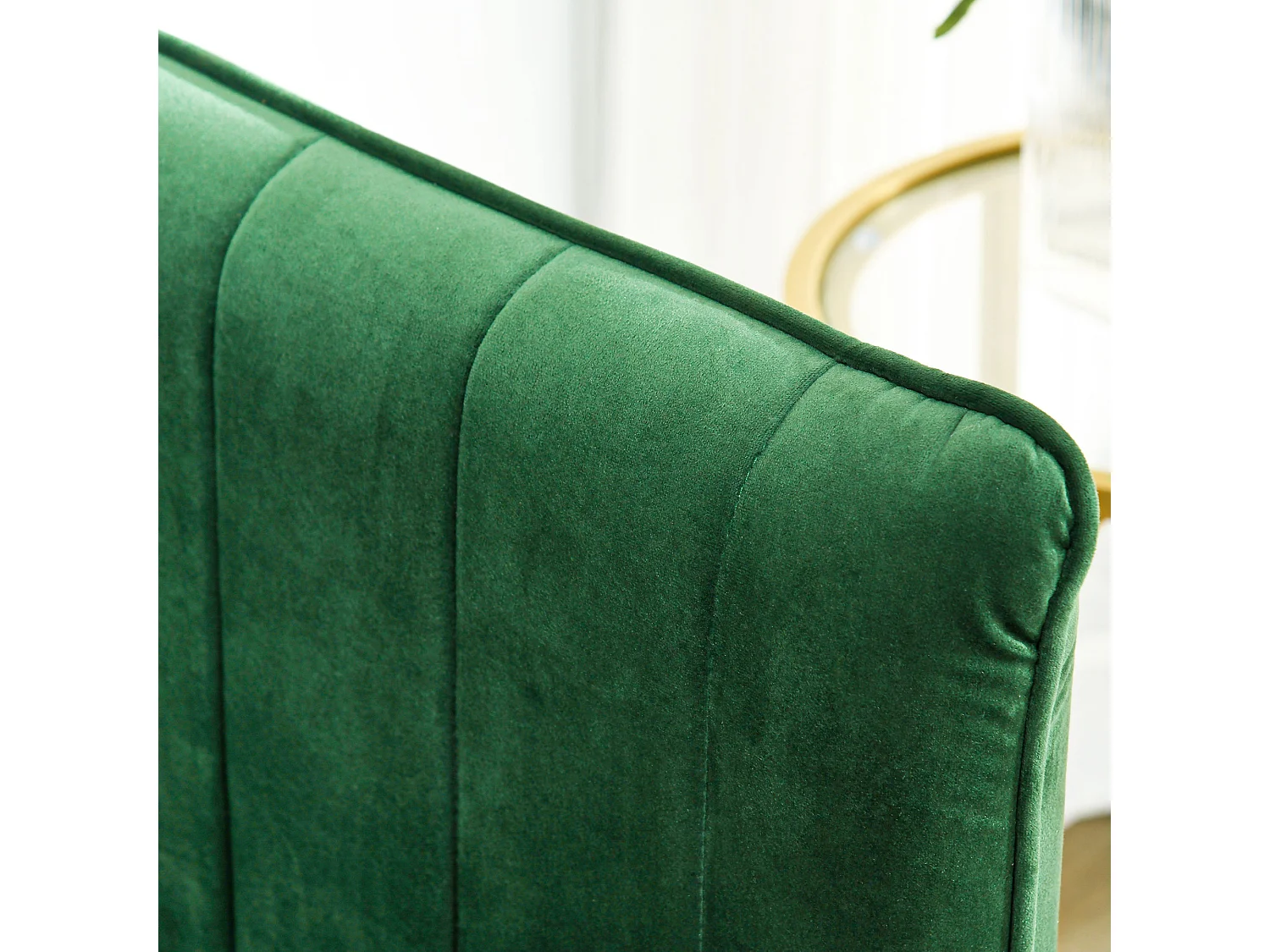 Divano 3 posti con cuscini imbottiti e gambe in acciaio verde