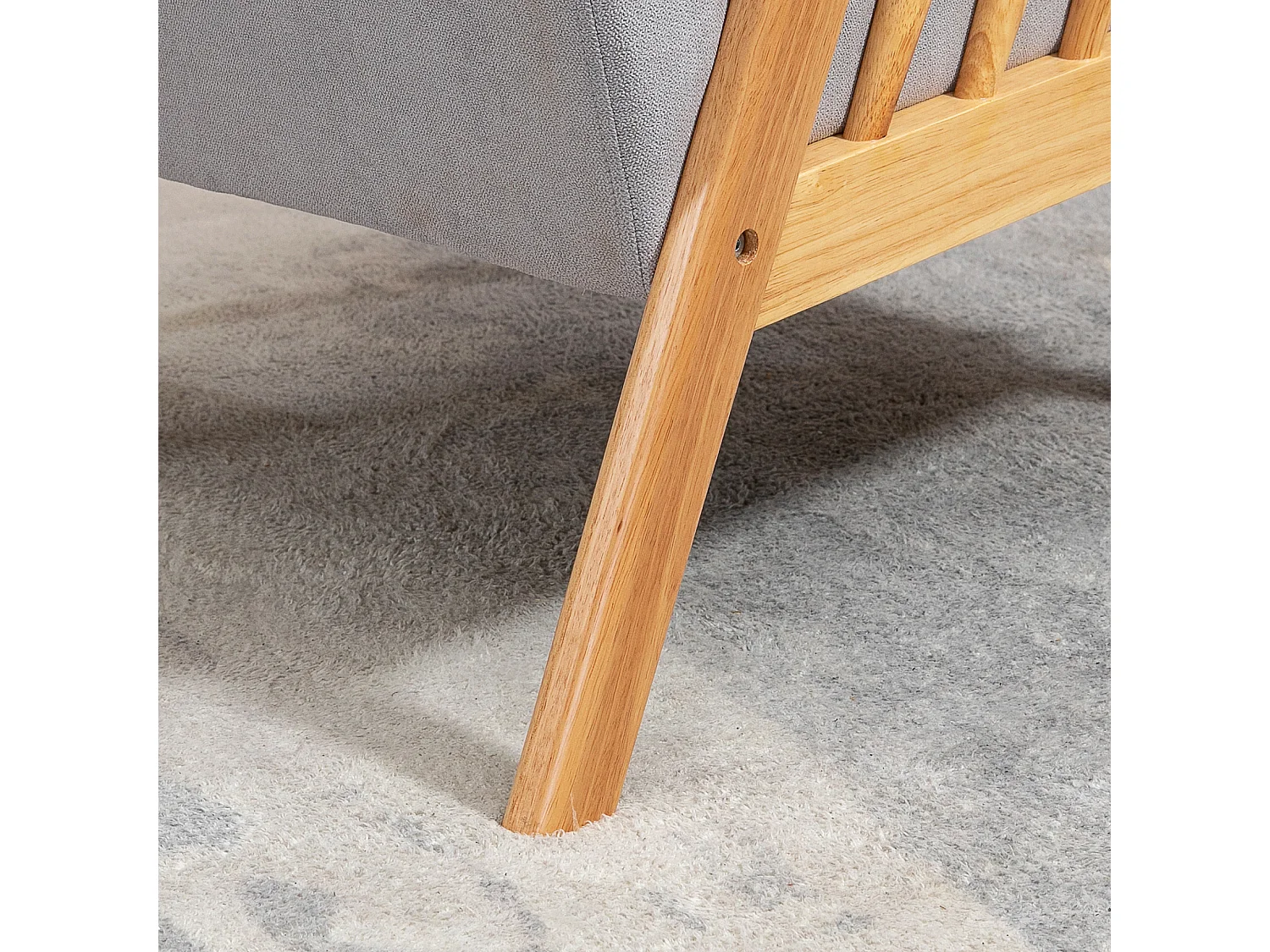 Poltrona moderna in legno con rivestimento vellutato grigio