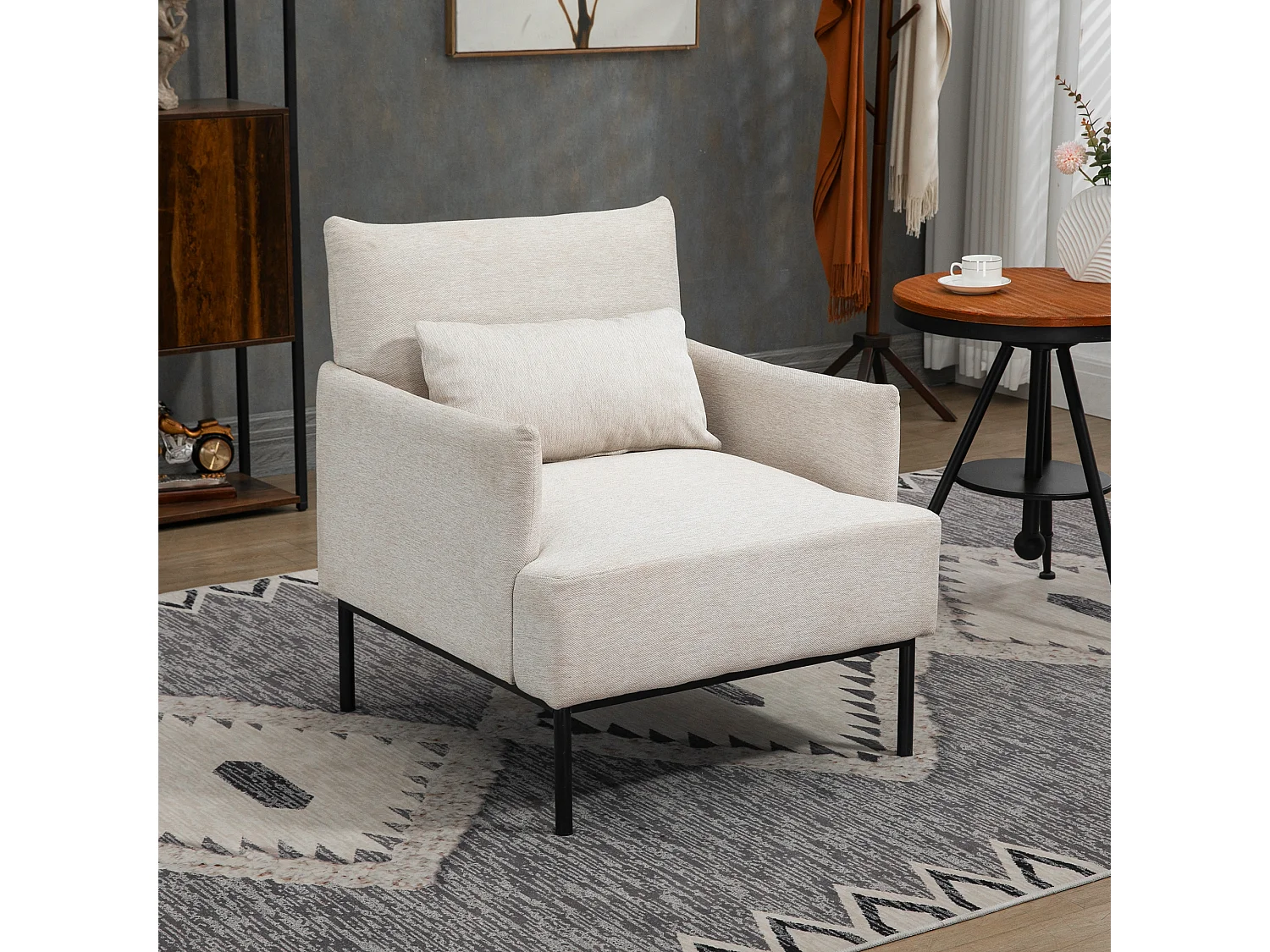 Poltrona moderna d'arredo con schienale imbottito e cuscino crema