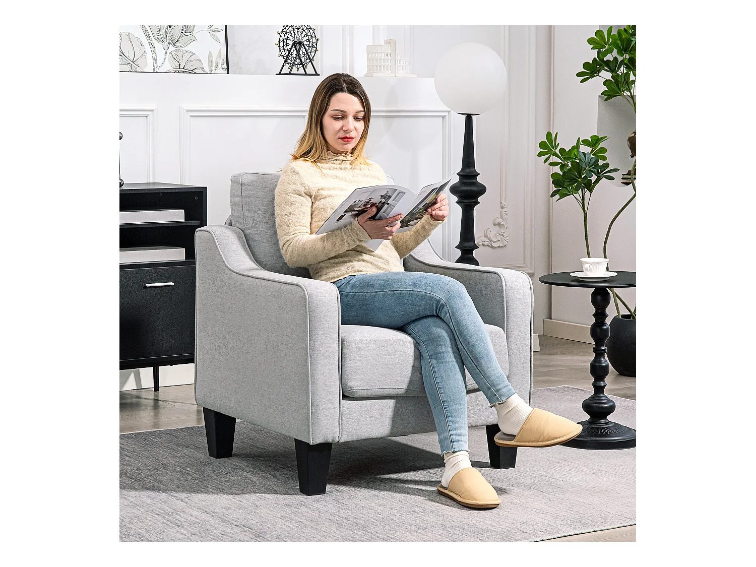 Poltrona moderna con imbottitura spessa in tessuto grigio chiaro