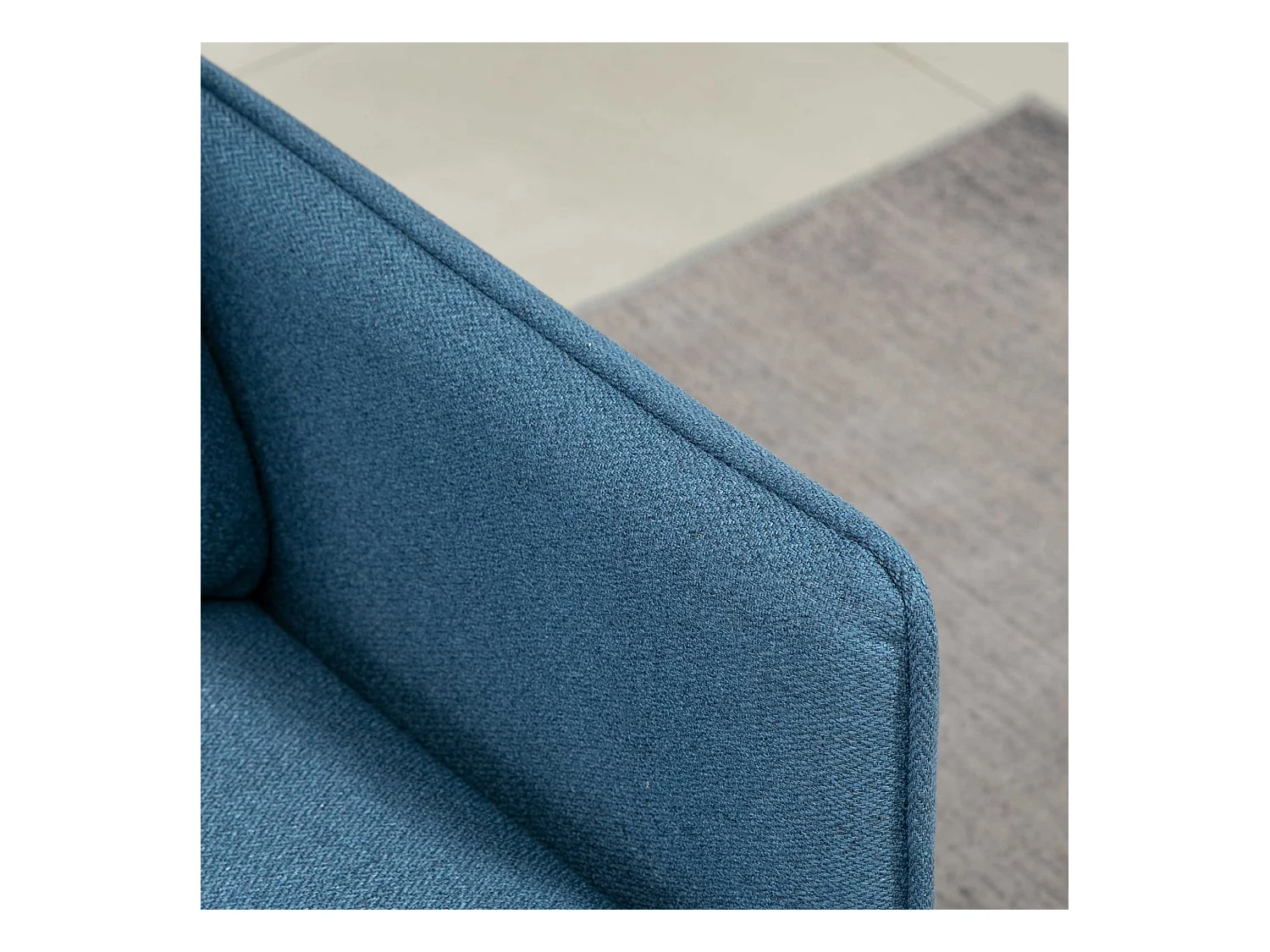 Divano 2 posti in tessuto con cuscini imbottiti blu scuro