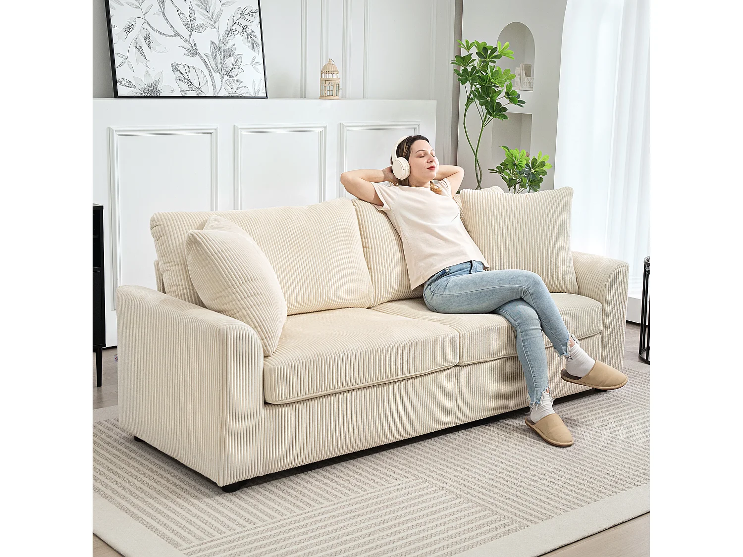 Divano 3 posti con 2 cuscini decorativi in velluto a coste crema