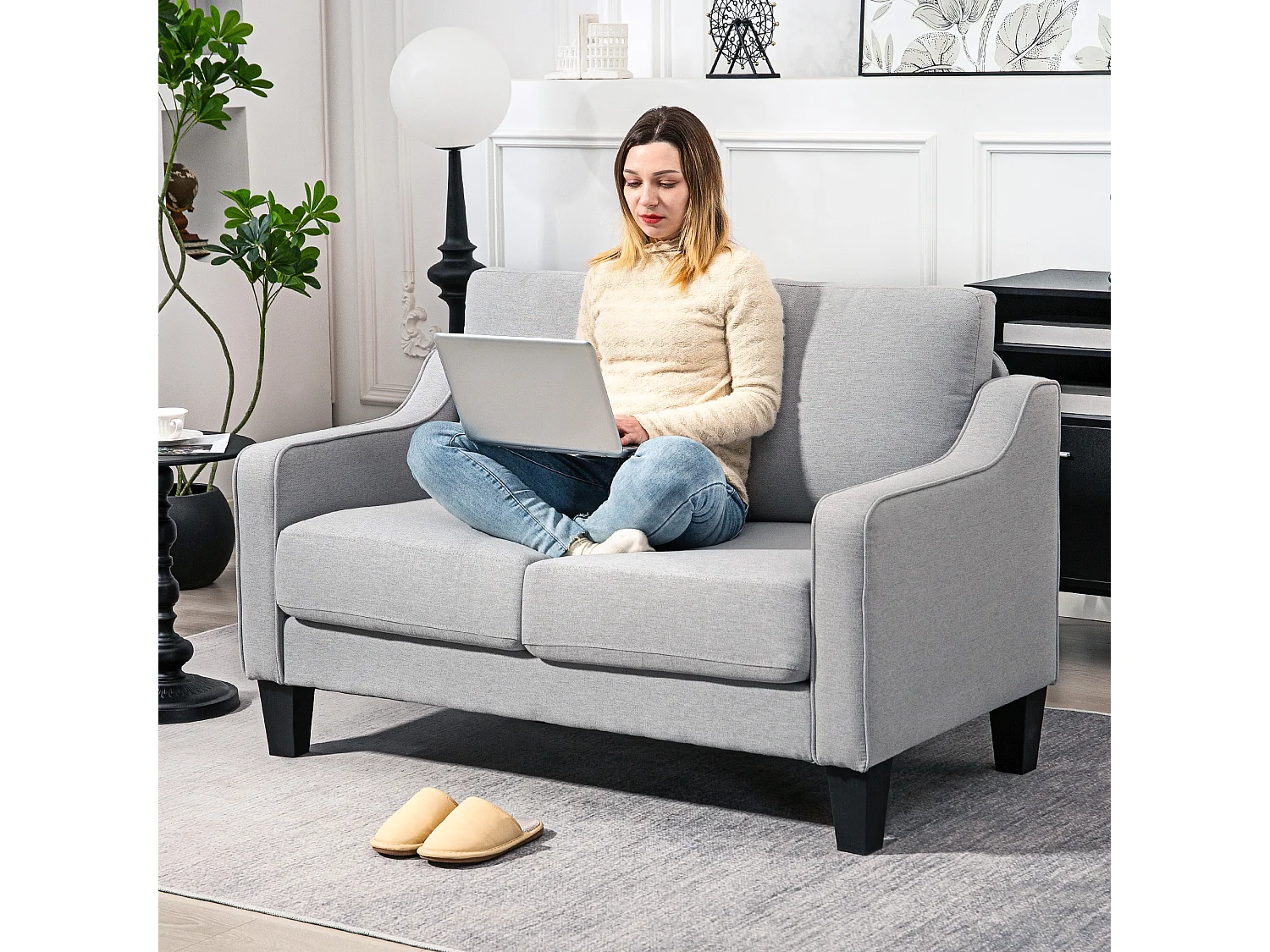 Divano 2 posti moderno in tessuto effetto lino grigio chiaro