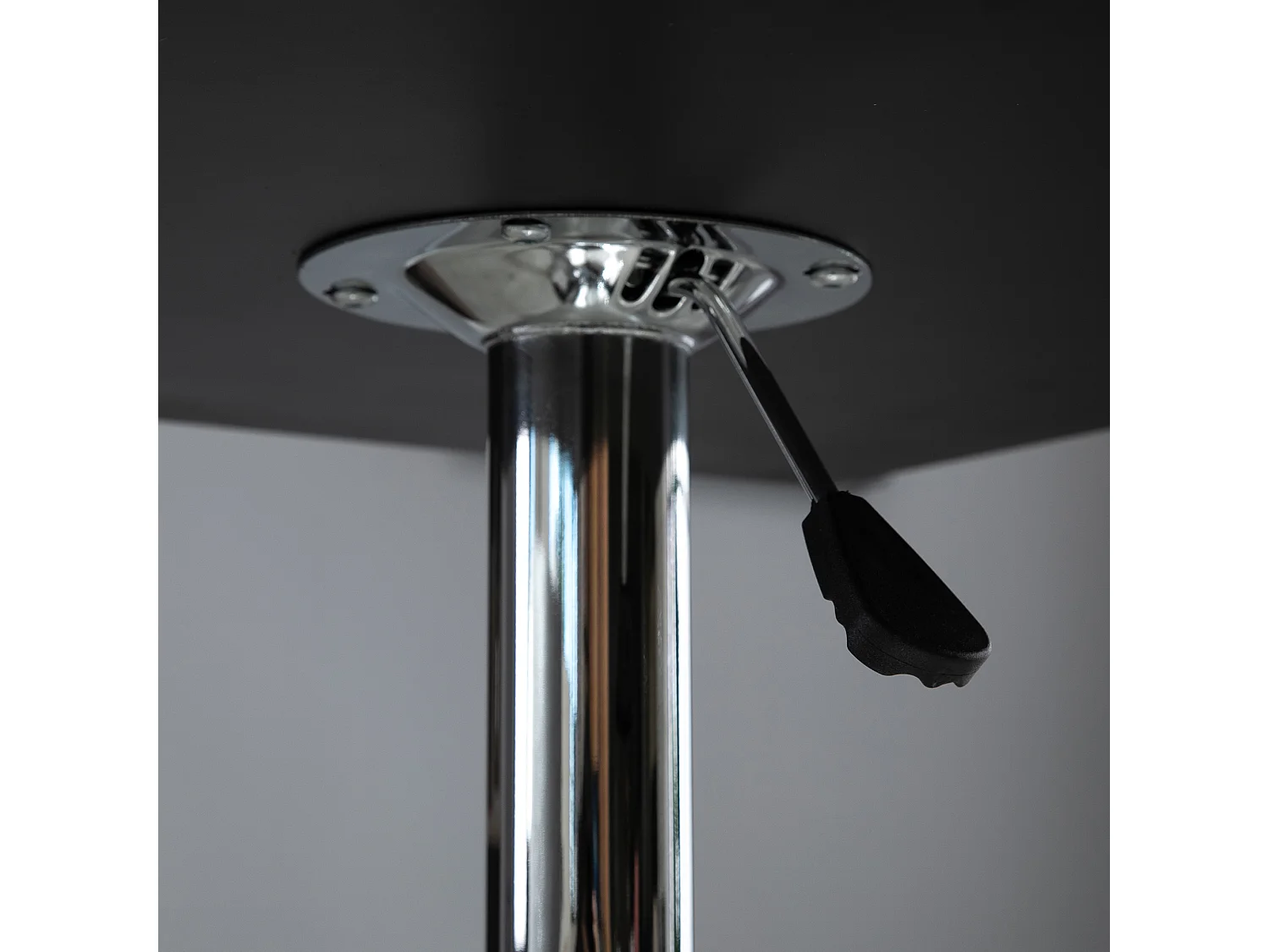 Tavolo quadrato regolabile in altezza metallo e mdf nero