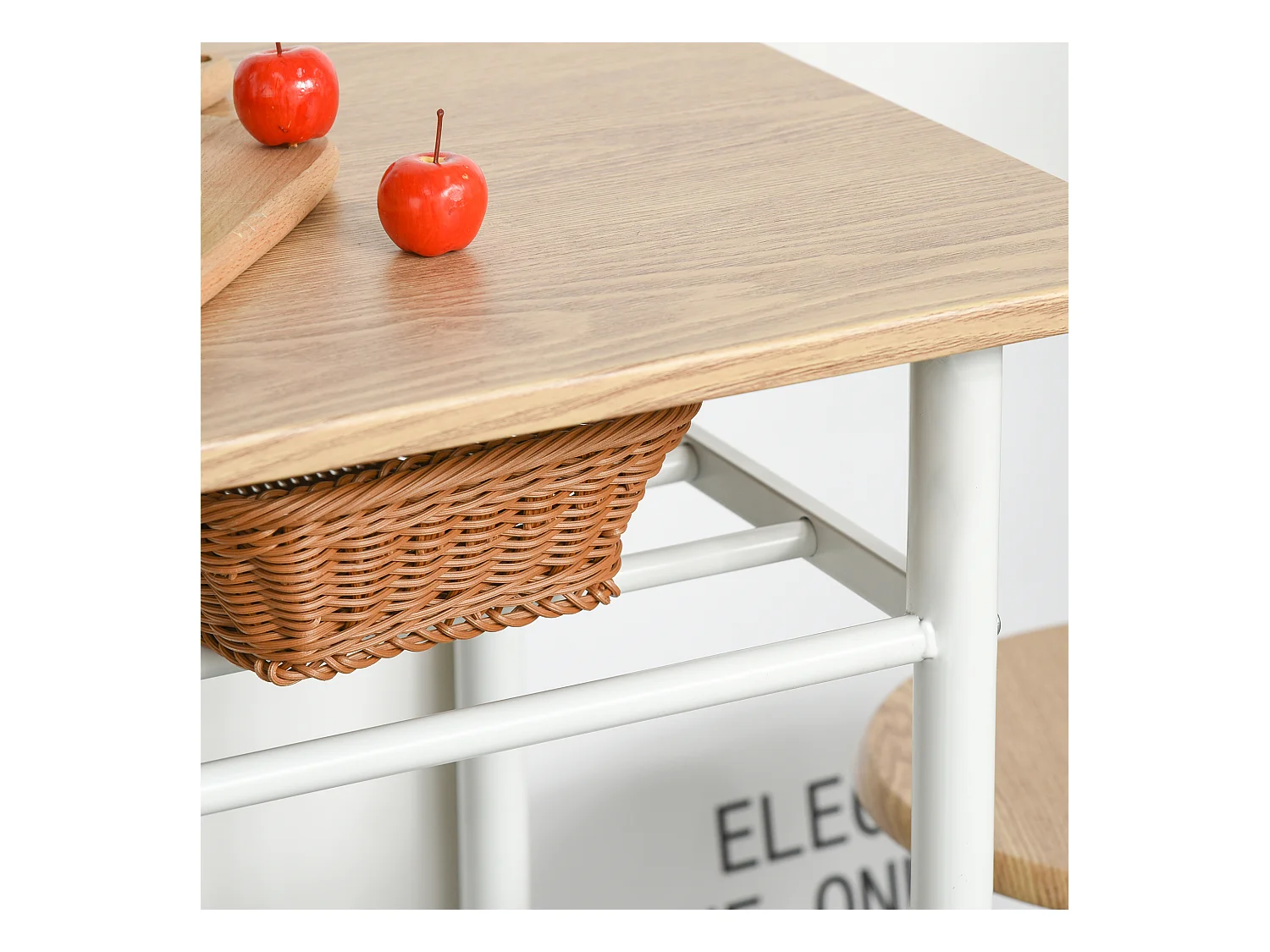 Set bancone e 2 sgabelli da bar con poggiapiedi stile nordico