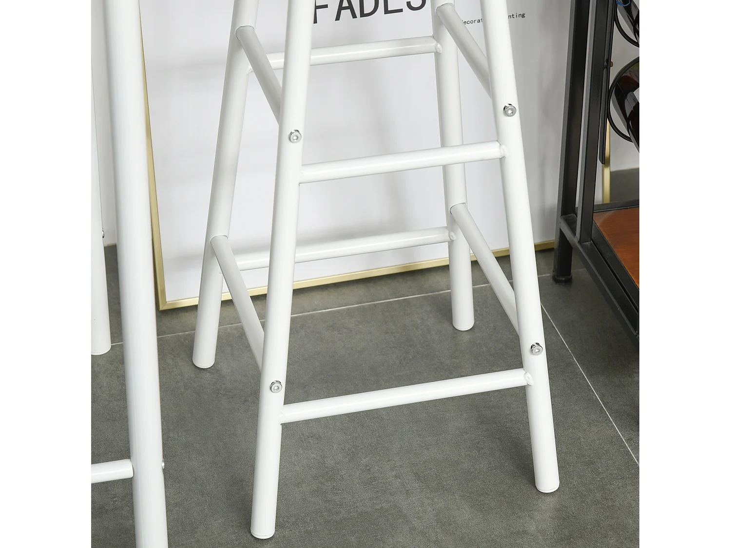 Set bancone e 2 sgabelli da bar con poggiapiedi stile nordico