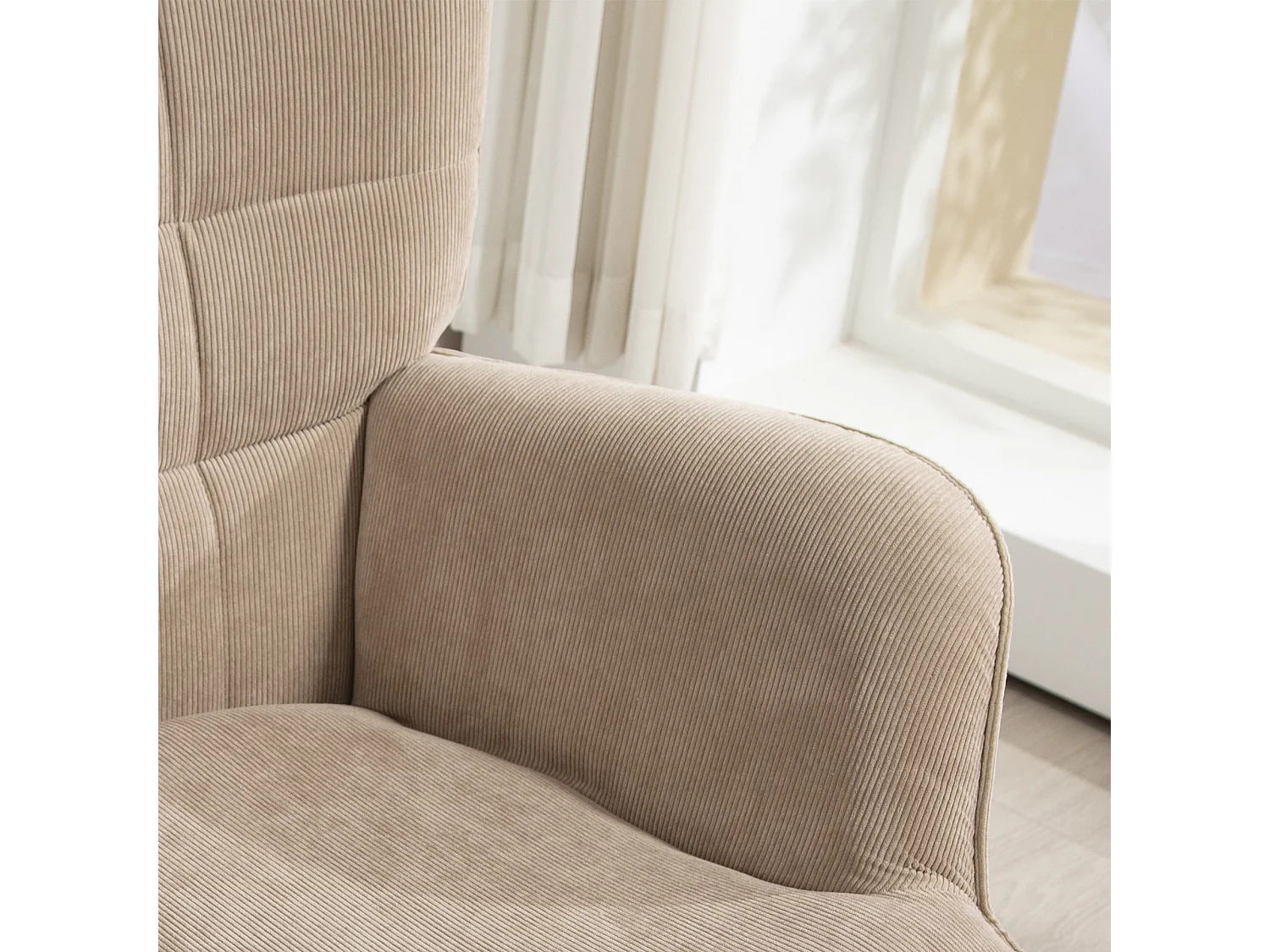 Poltrona con poggiapiedi in tessuto effetto velluto marrone chiaro