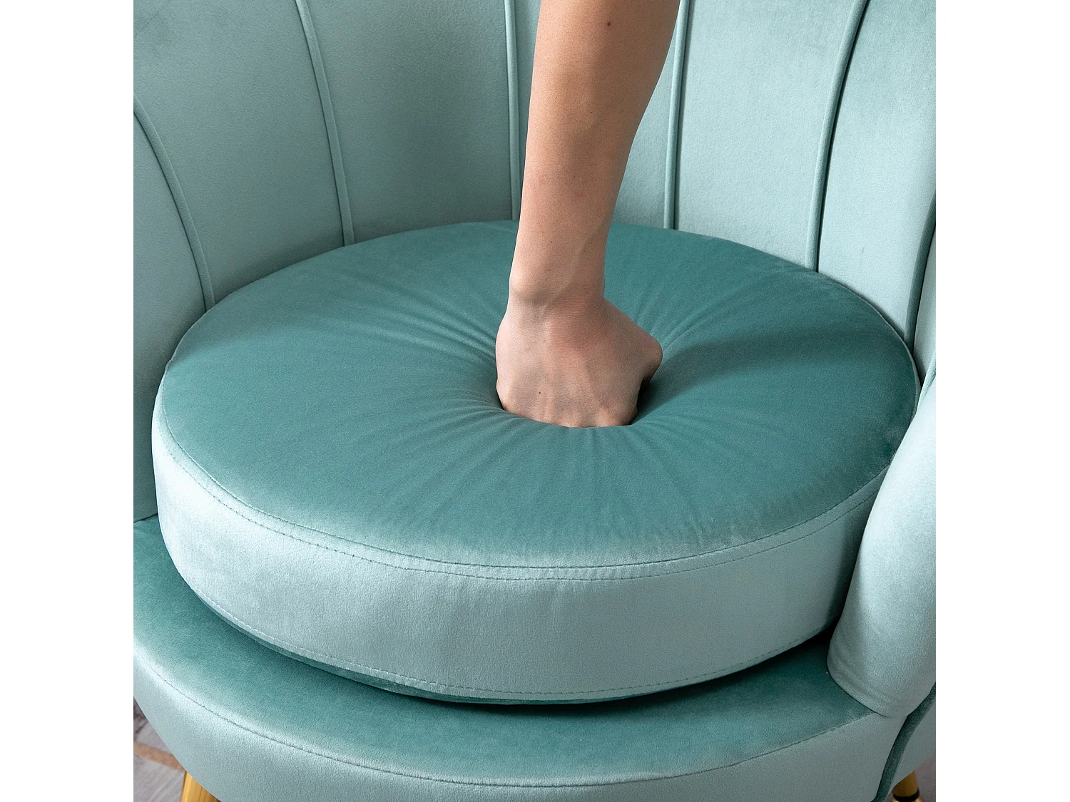 Poltroncina vintage di design da camera in velluto verde