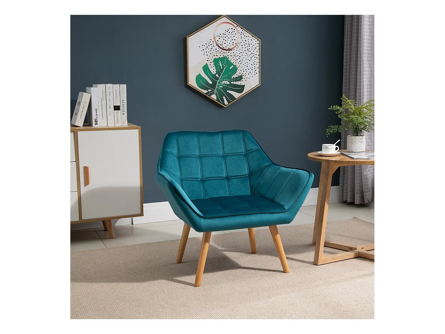 Poltroncina dal design scandinavo in legno e velluto color blu