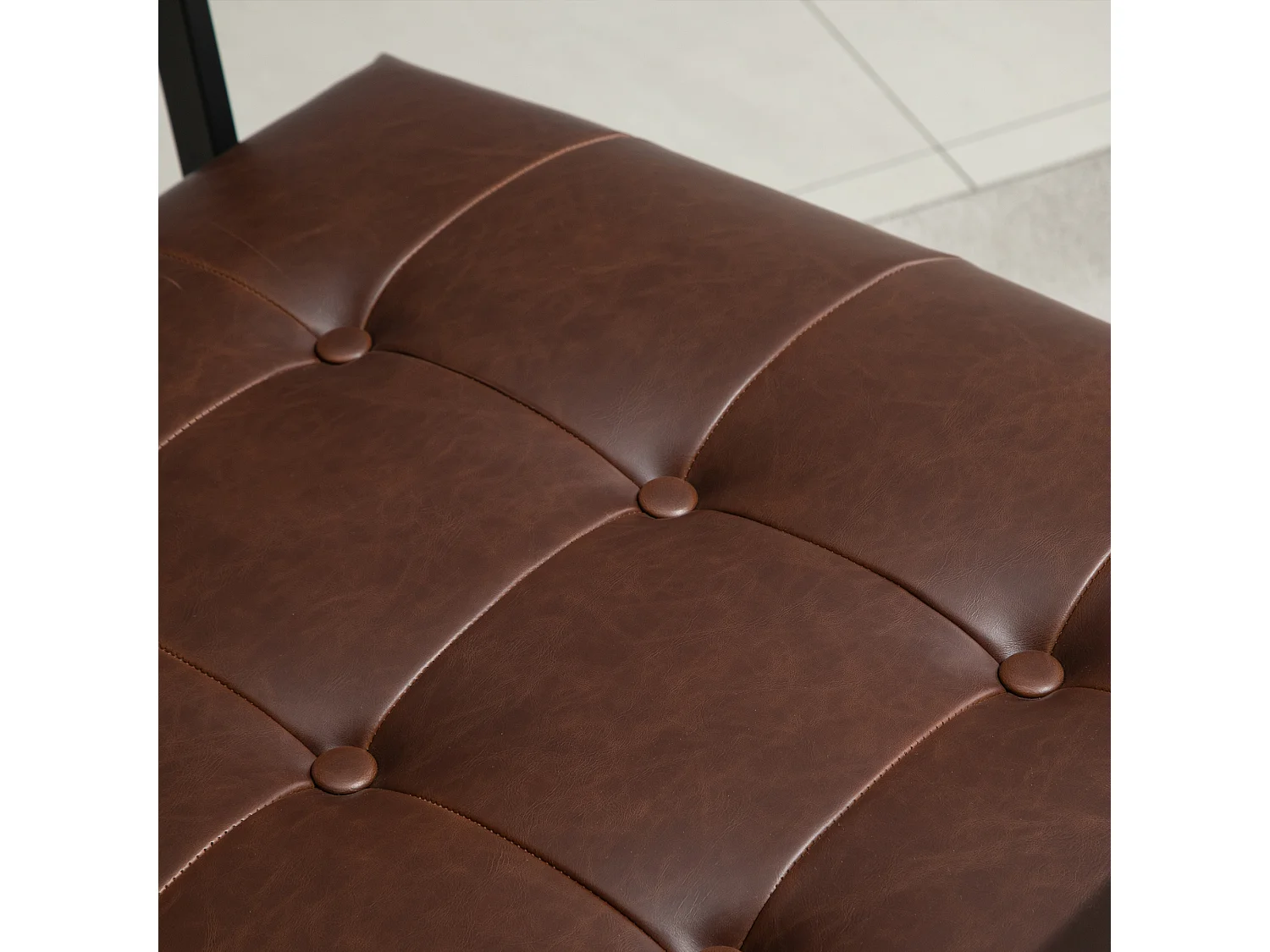 Poltrona stile industriale imbottita in pu e metallo marrone