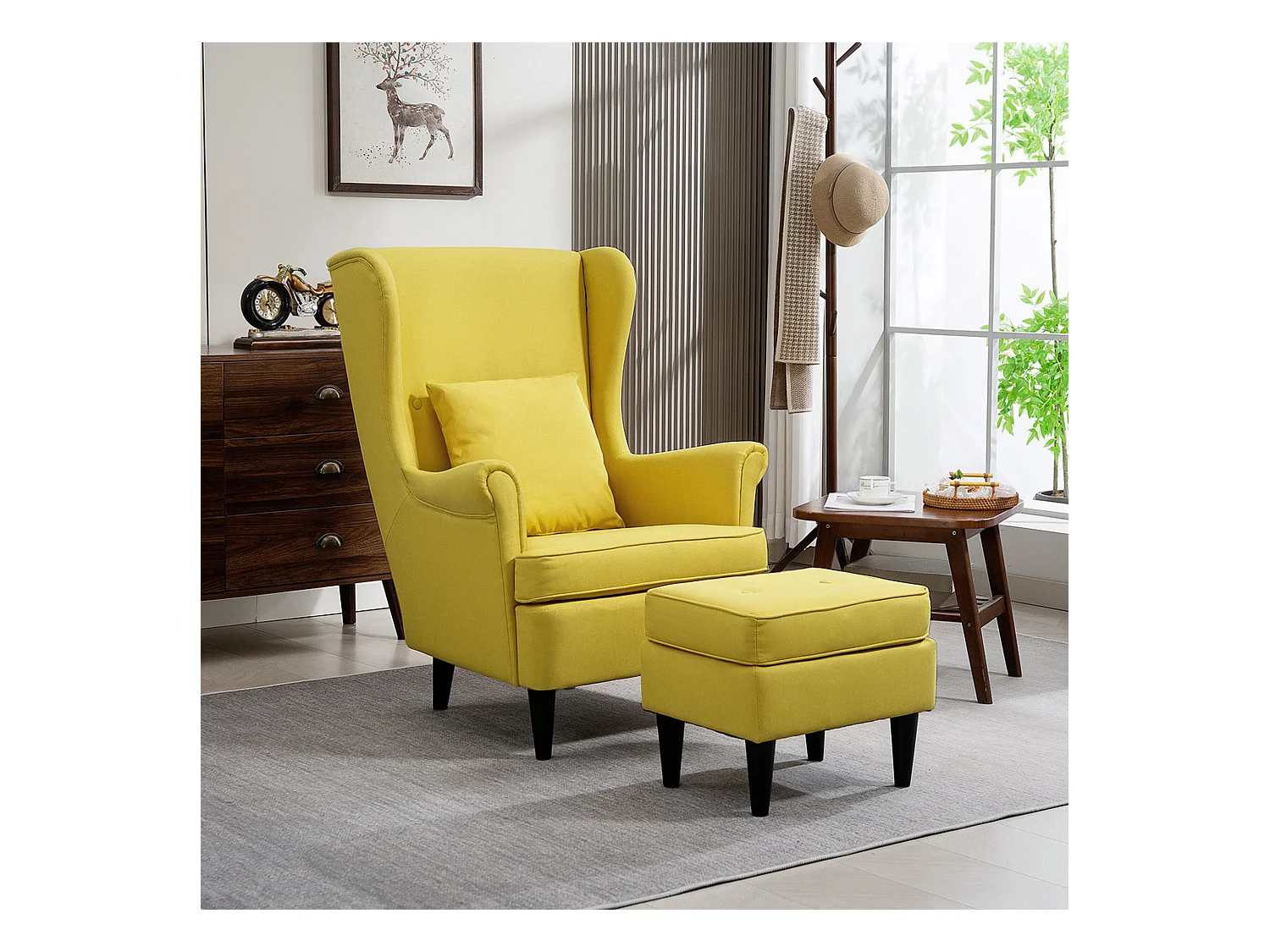 Poltrona con poggiapiedi abbinato in stile contemporaneo giallo