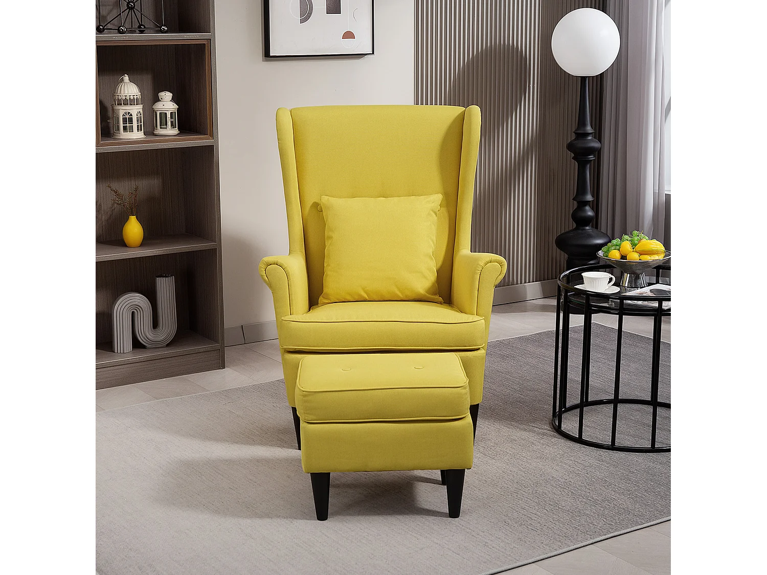 Poltrona con poggiapiedi abbinato in stile contemporaneo giallo