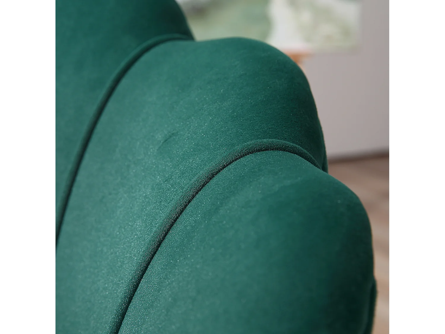 Poltroncina vintage di design da camera in velluto verde