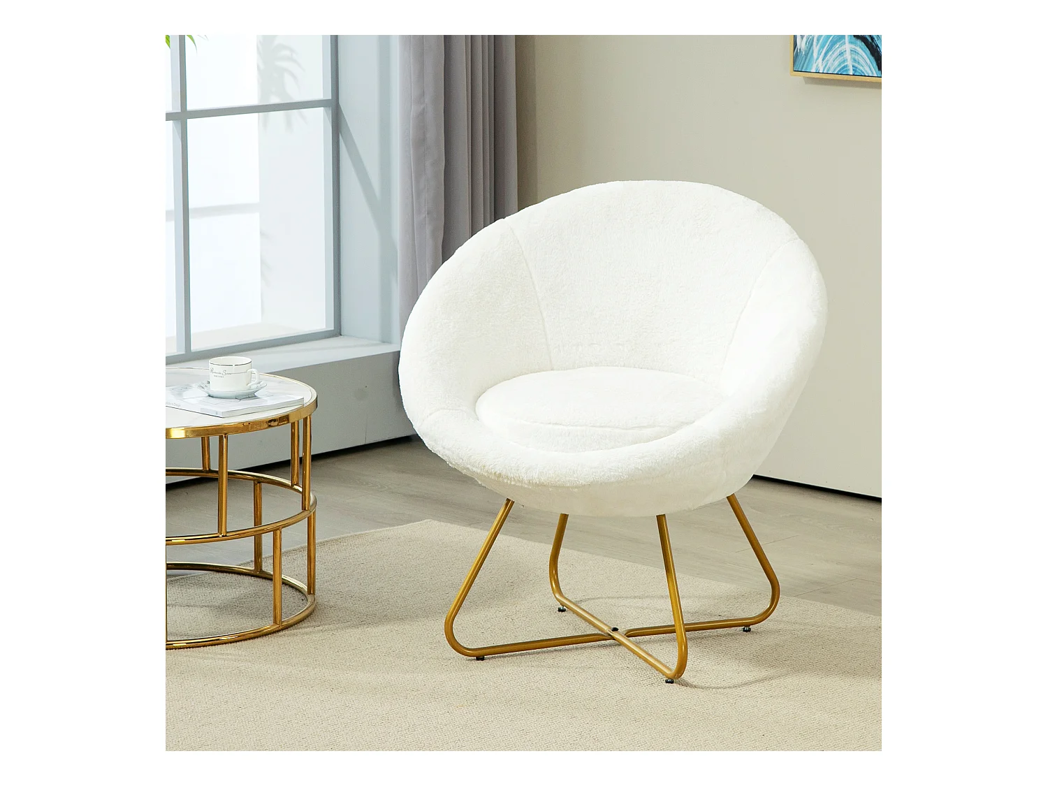 Poltroncina da camera in finta pelliccia e gambe in metallo bianco