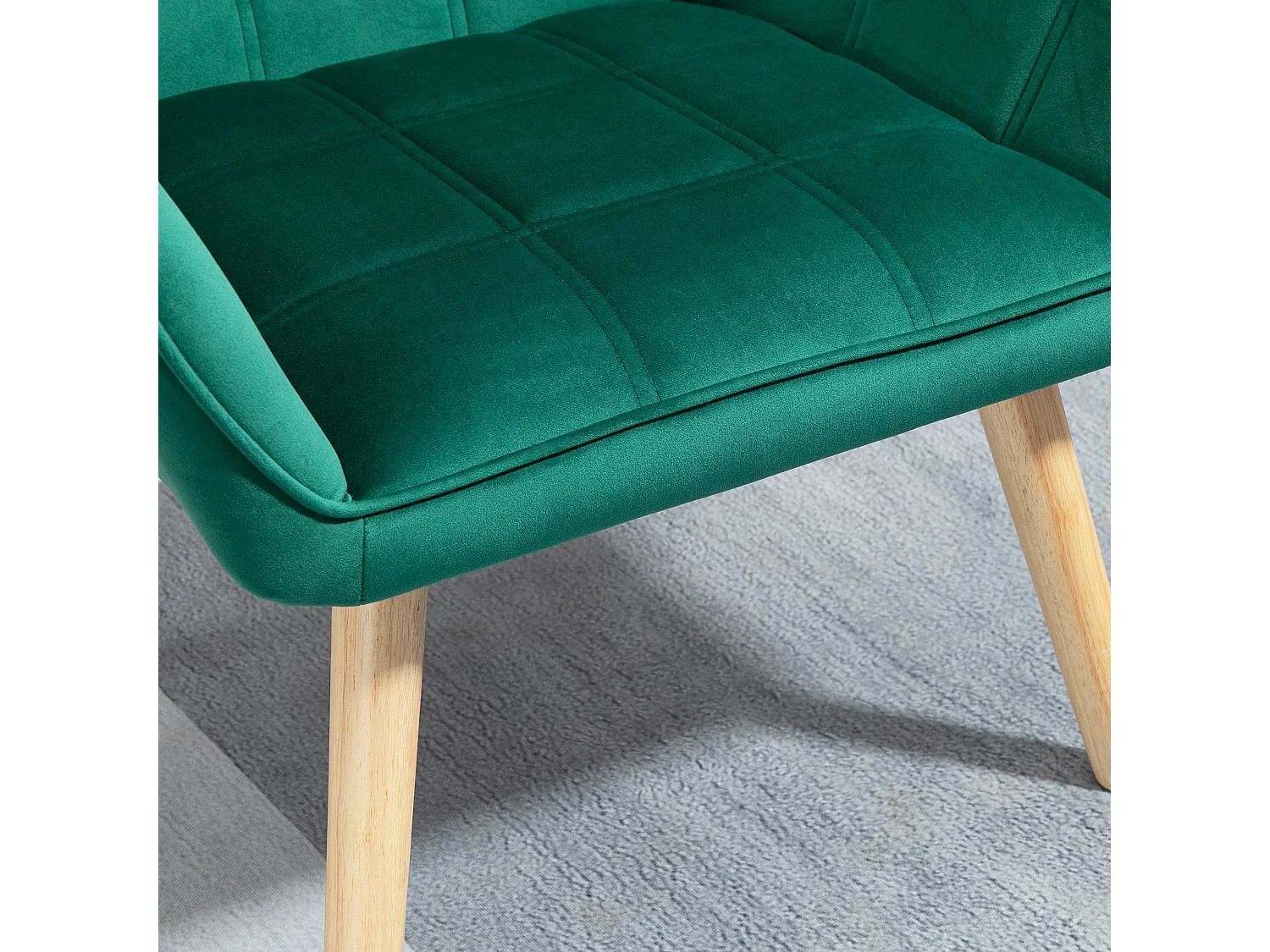 Poltroncina stile nordico in legno ed effetto velluto verde