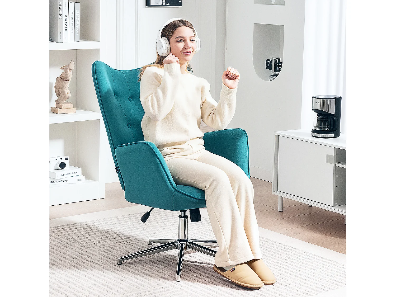 Poltroncina in velluto girevole con altezza regolabile