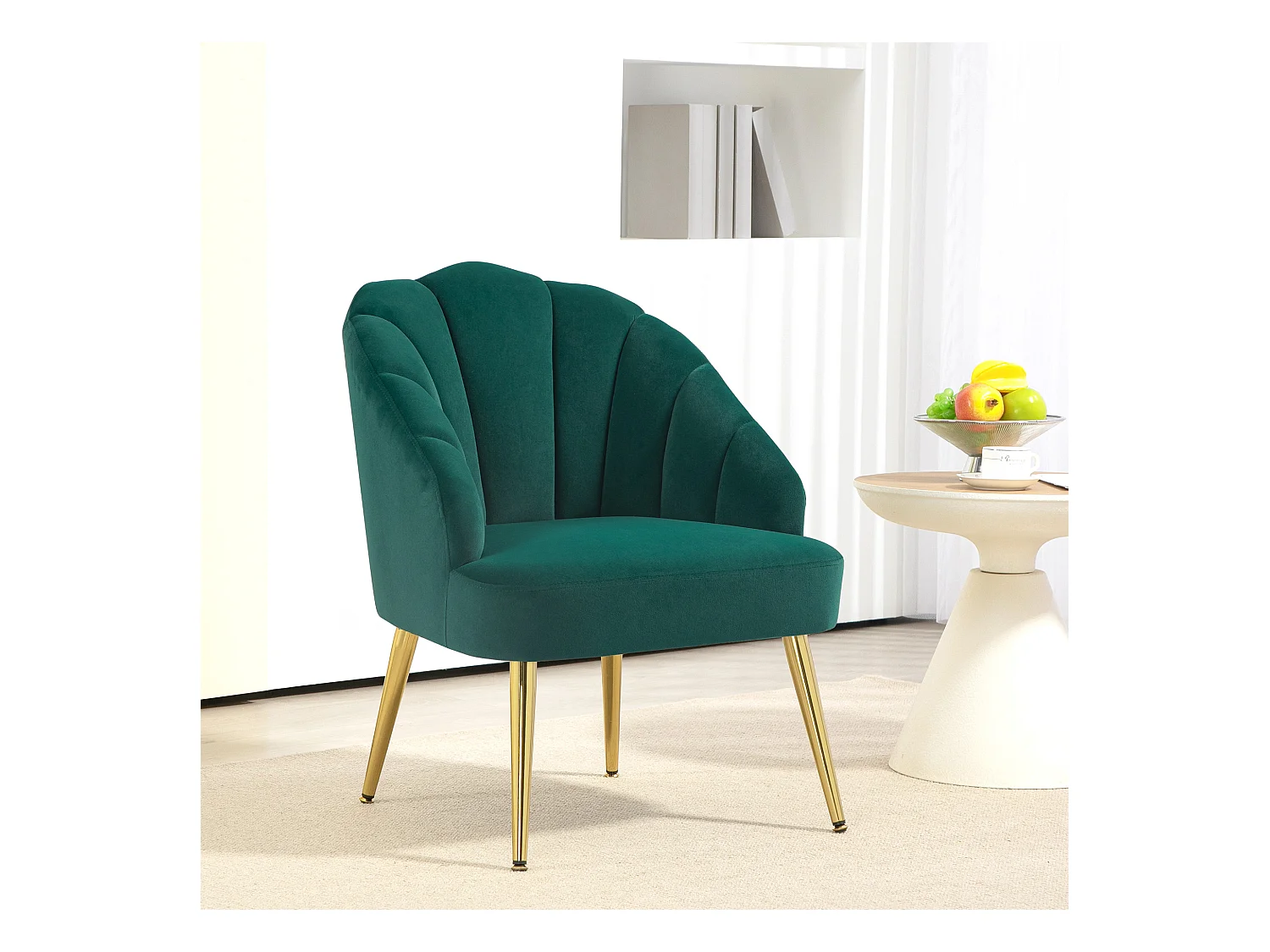 Poltroncina da camera effetto velluto con schienale a conchiglia verde