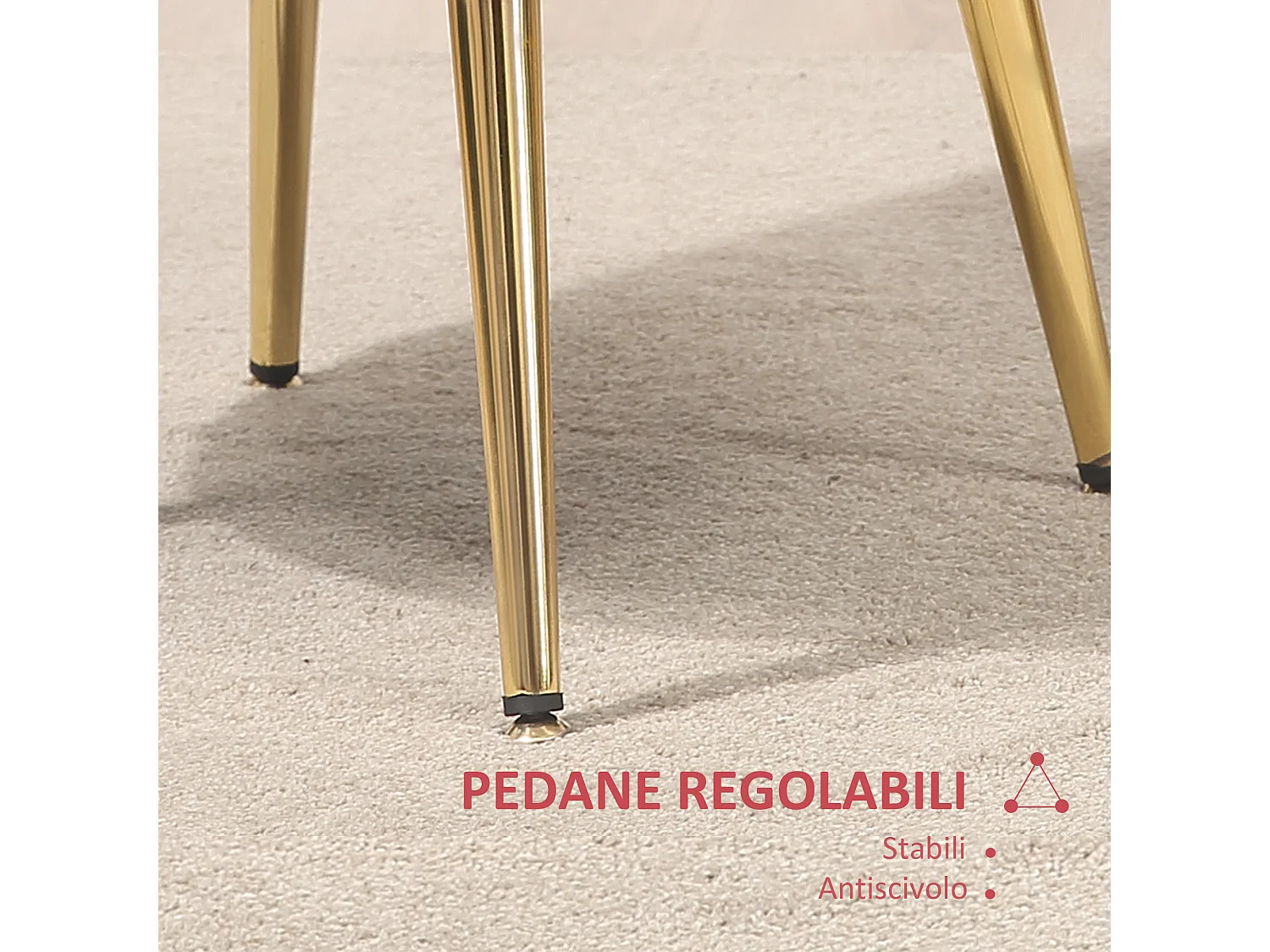 Poltroncina vintage di design da camera in velluto rosso