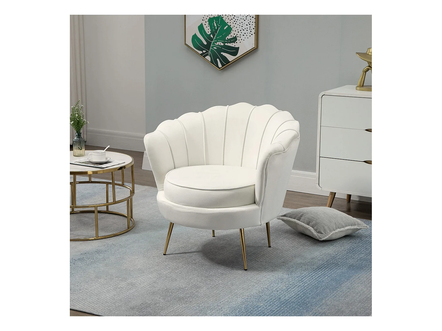 Poltrona di design stile vintage imbottita in velluto crema