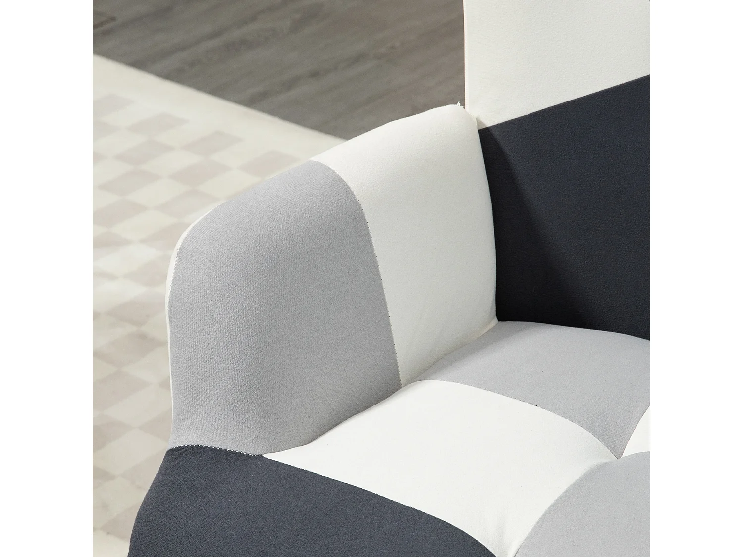 Poltroncina da camera in velluto trapuntato e gambe in legno