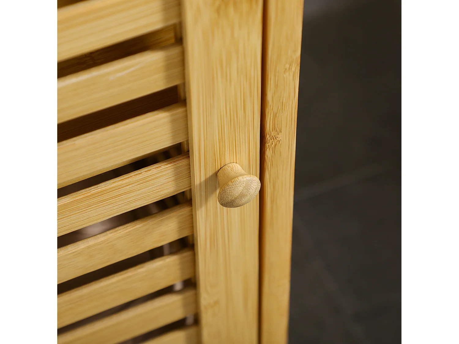 Armadietto bagno in bambù con ripiano interno regolabile