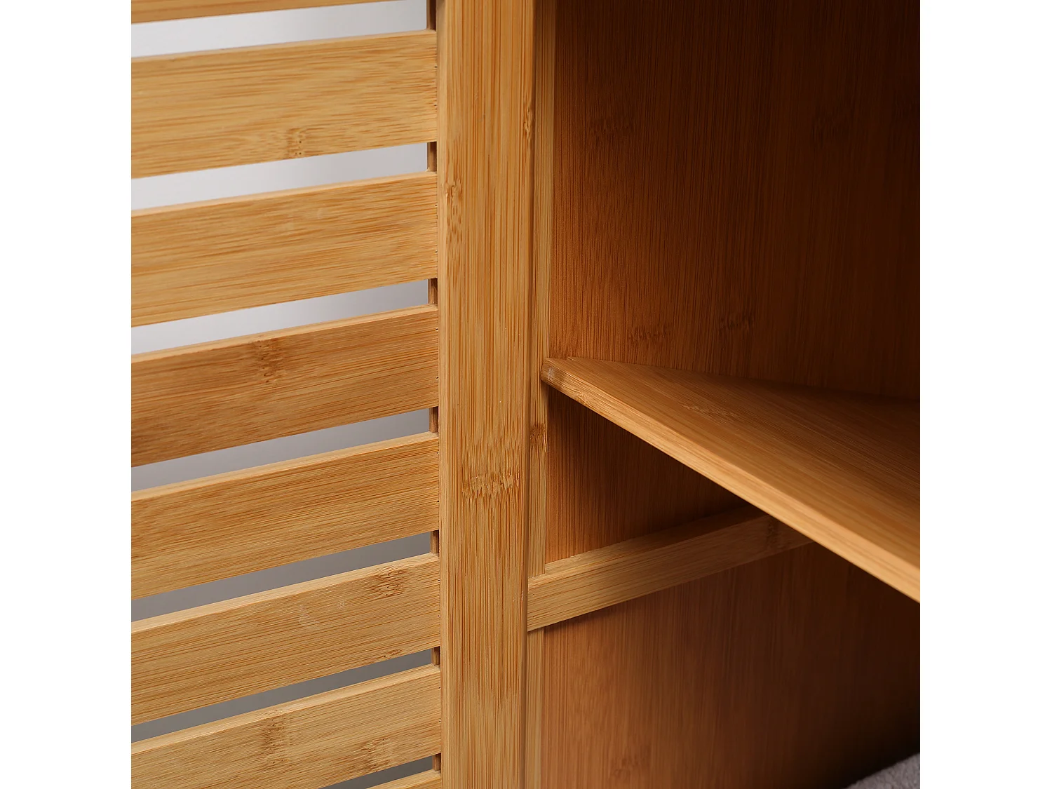 Mobile bagno con armadietto a 2 ante e ripiani in bambù