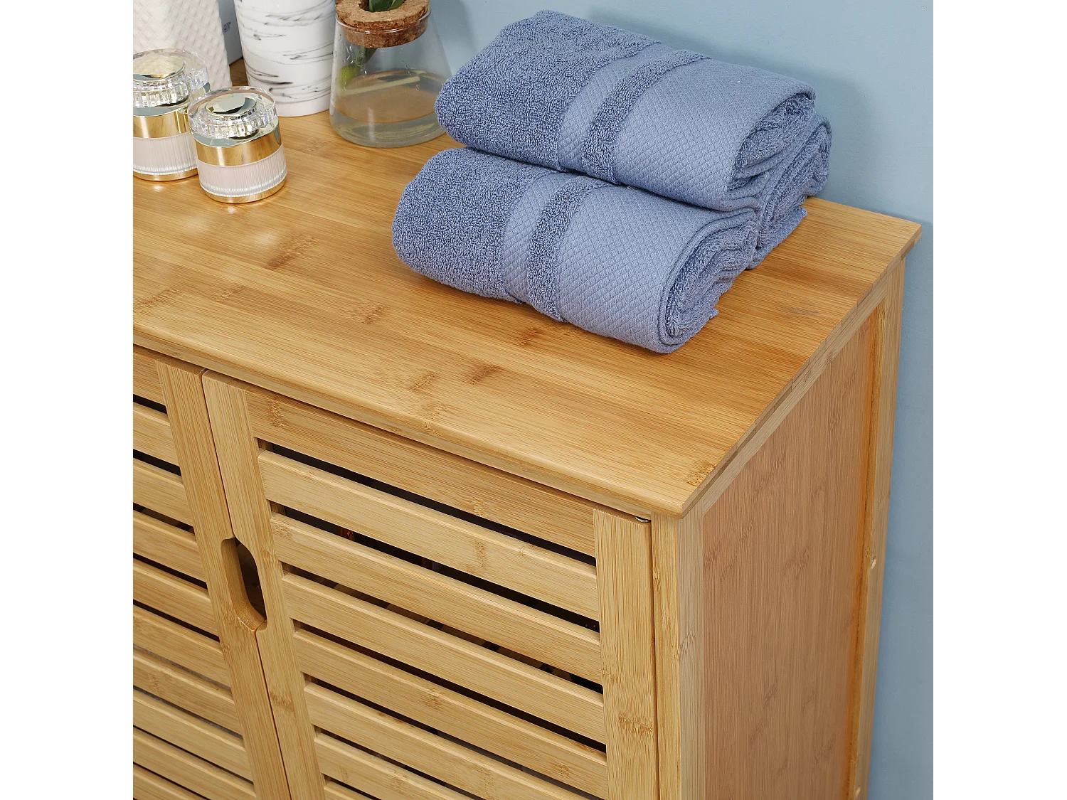 Mobile bagno salvaspazio a 2 ante con 2 ripiani in bambù