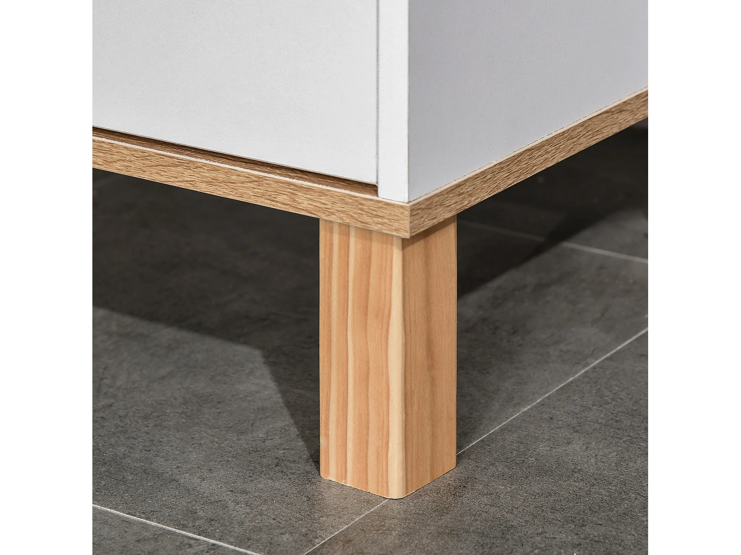 Mobile bagno a colonna salvaspazio in legno bianco