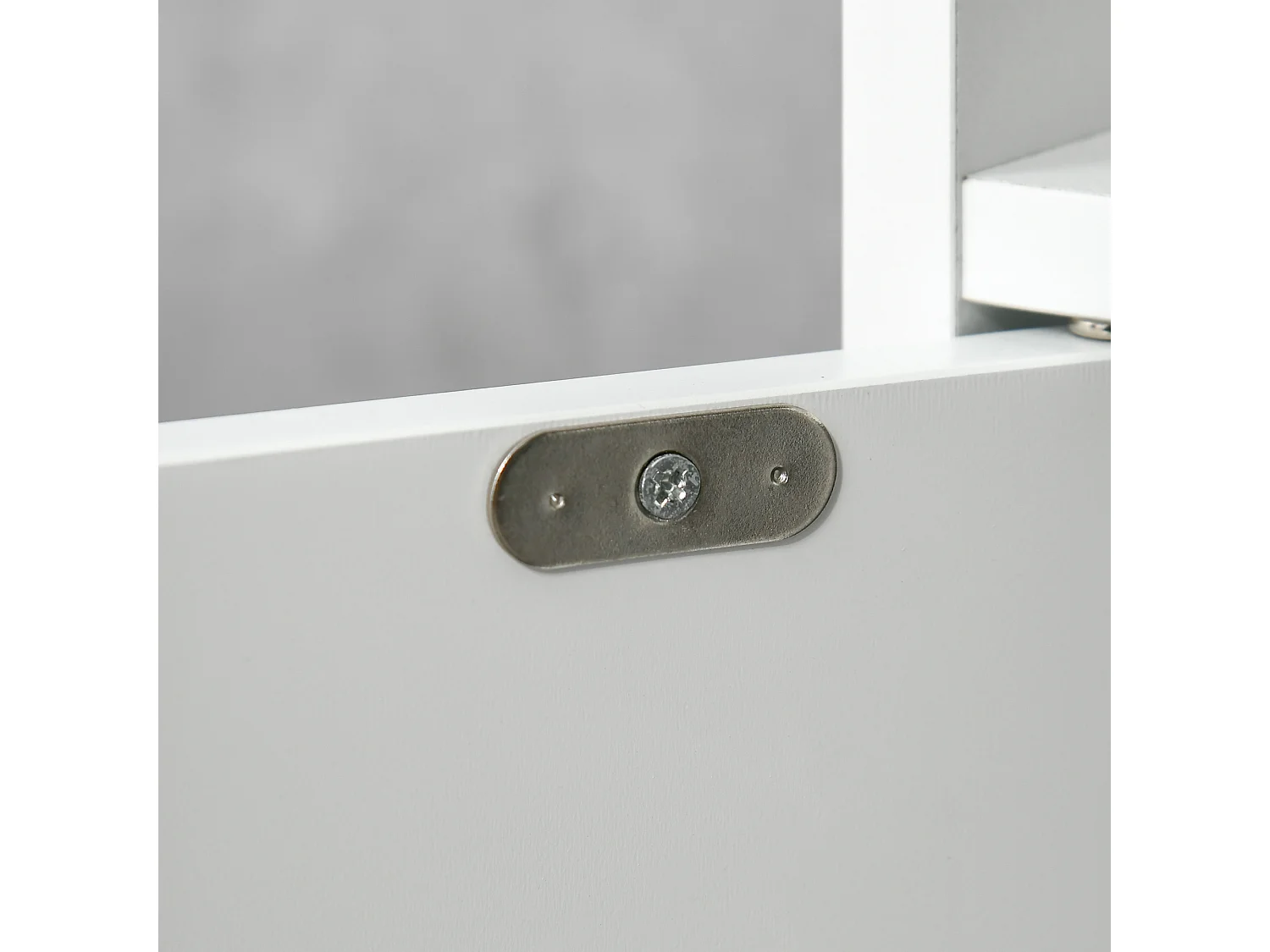 Mobile bagno alto con mensole e armadietti in legno bianco