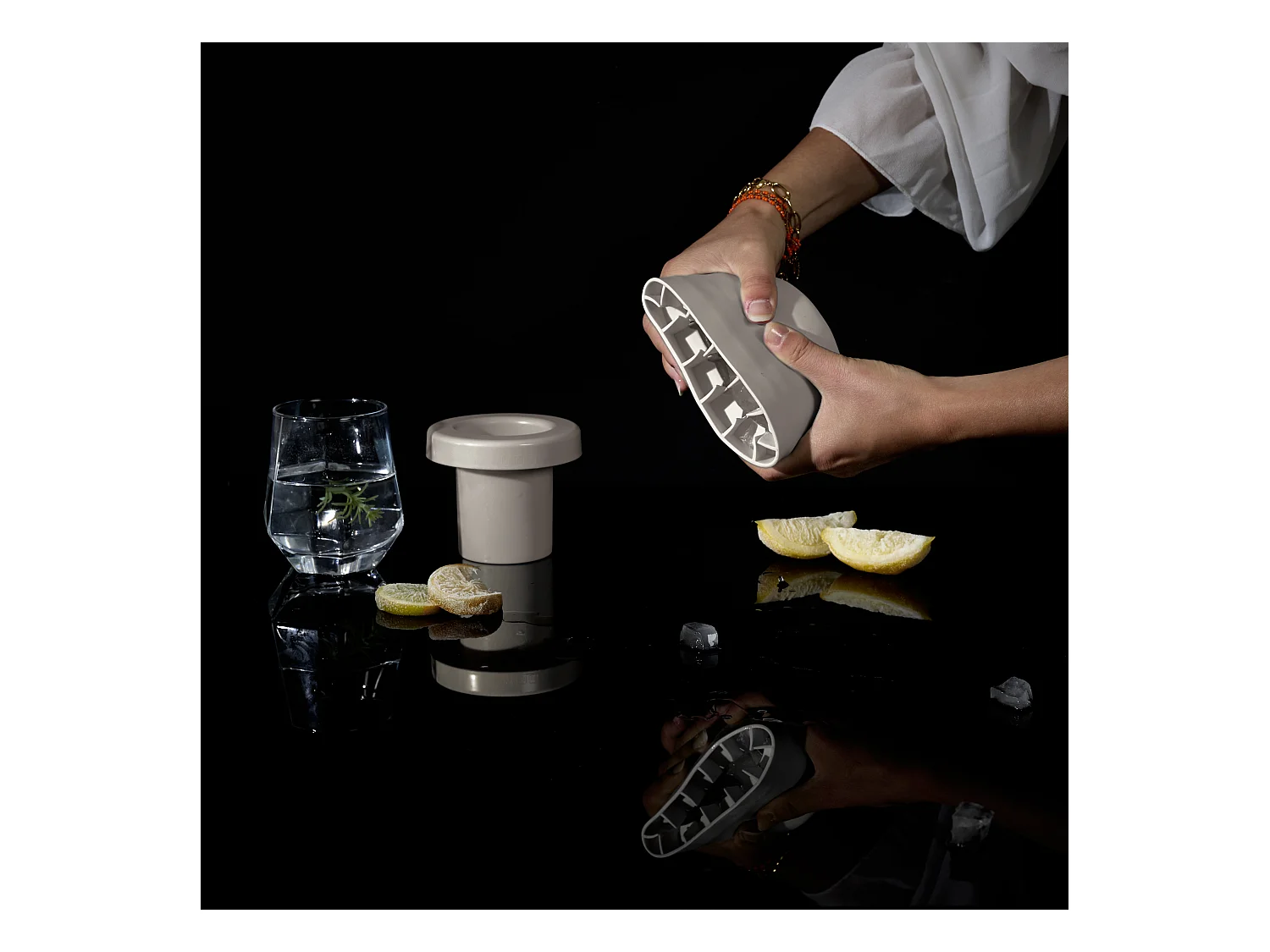 Moule à Glaçon Mini Cube M12 Révolutionnaire pour Rafraîchir vos Cocktails!