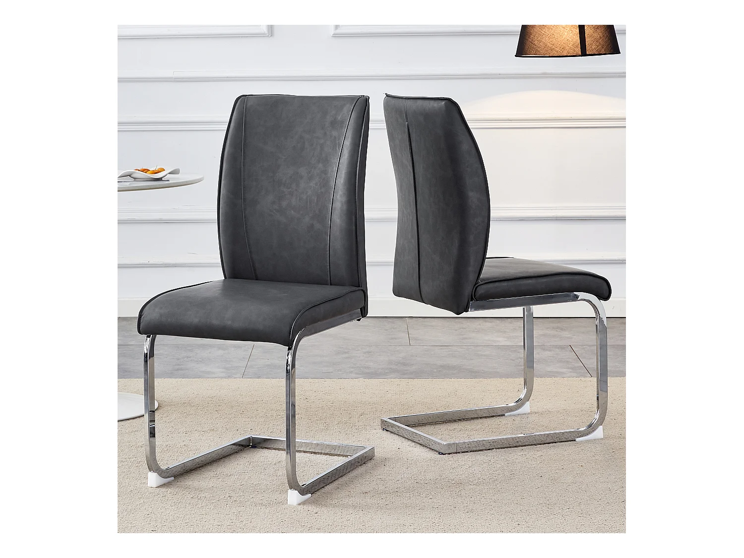 Chaise élégante en PU gris avec texture effet cuir, design européen, pieds métalliques argentés (44x44.5x99 cm)